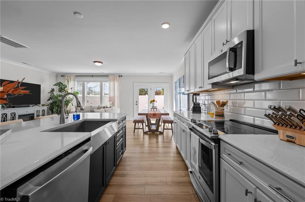 1103 Summerhouse Way