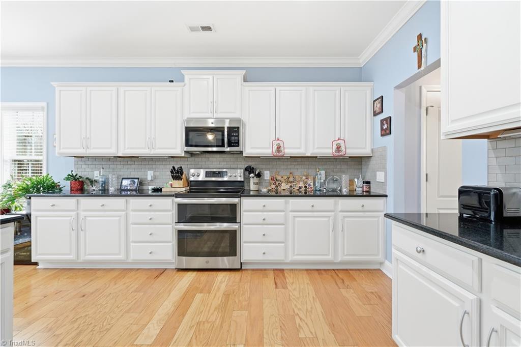 5770 Highland Grove Drive