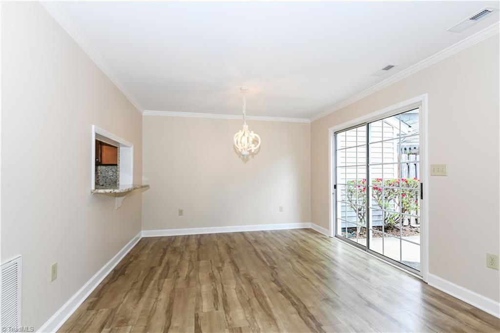 10 AppleTree Lane