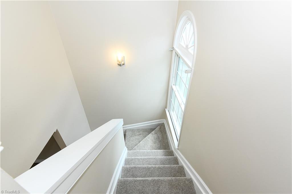 10 AppleTree Lane