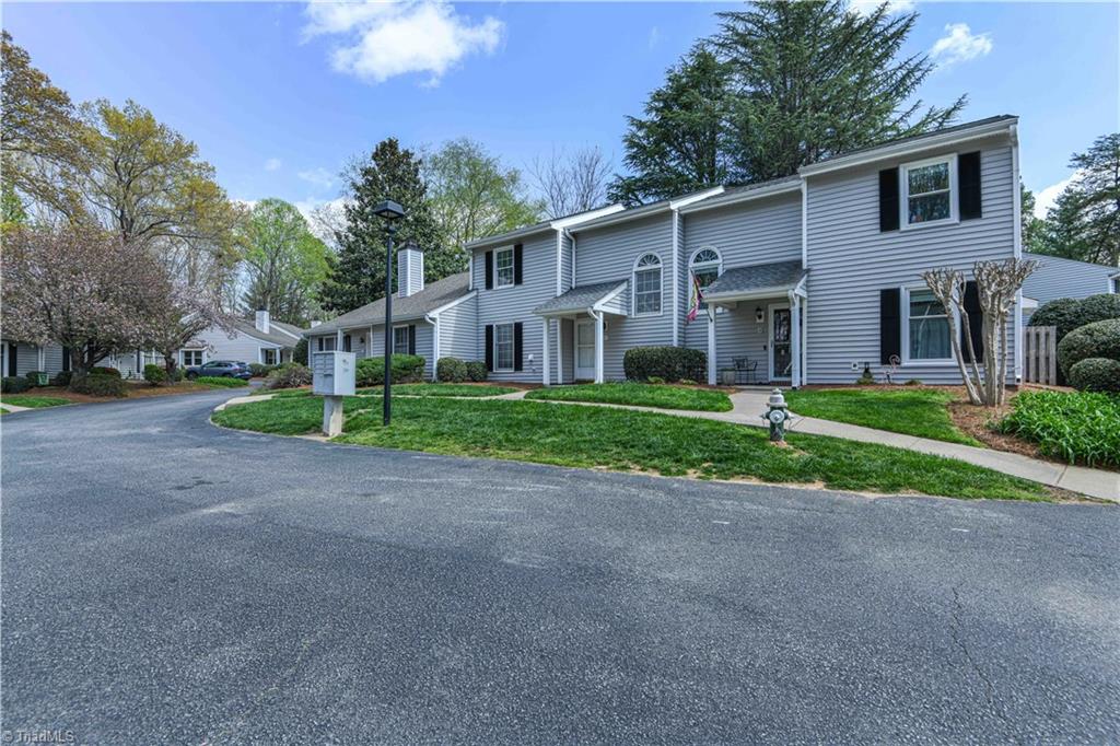 10 AppleTree Lane