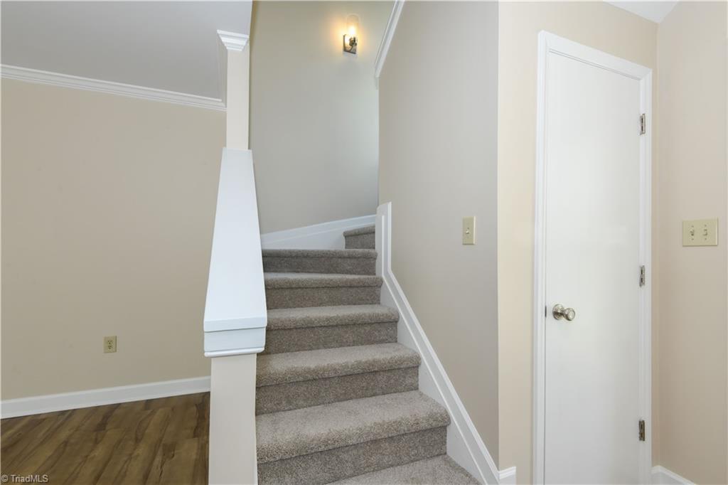 10 AppleTree Lane