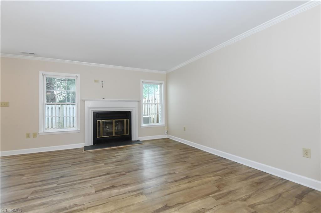 10 AppleTree Lane