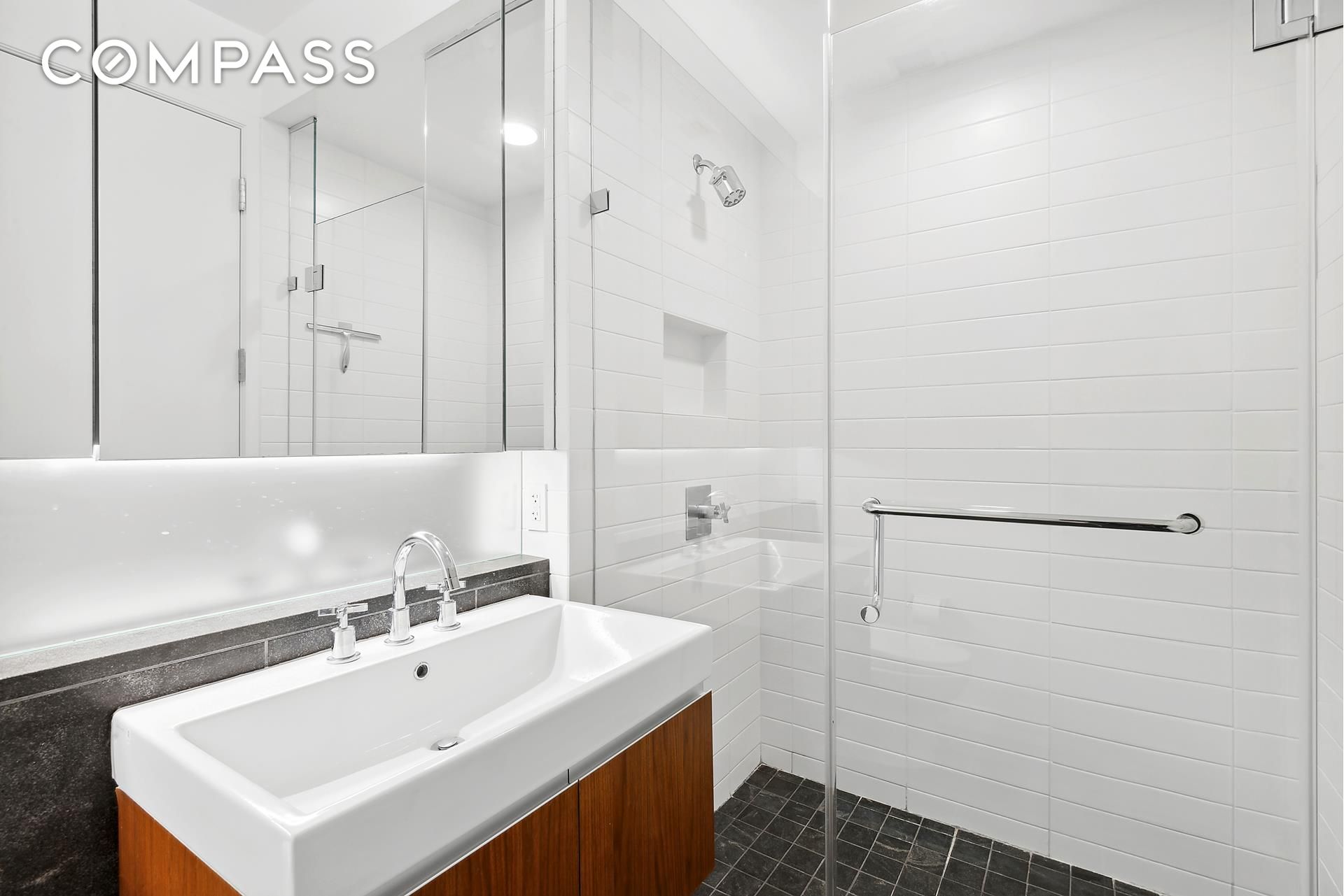311 W Broadway 5G
