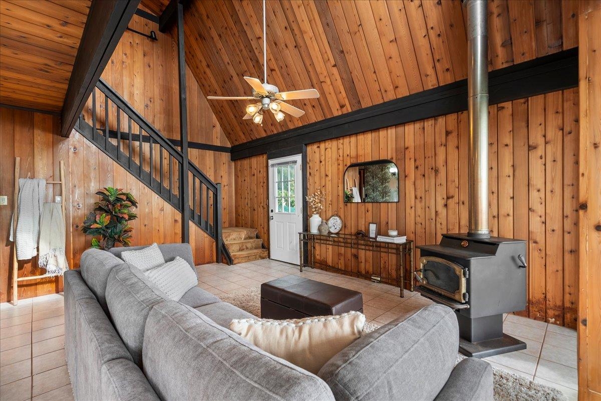 24 Kahoea Pl