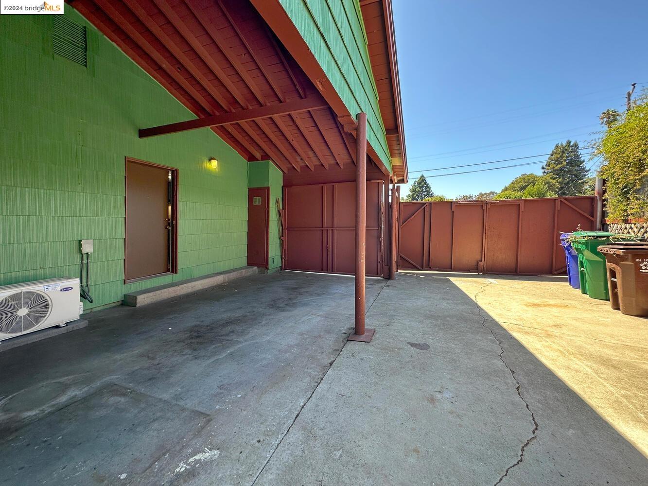 4611 Winsor Way