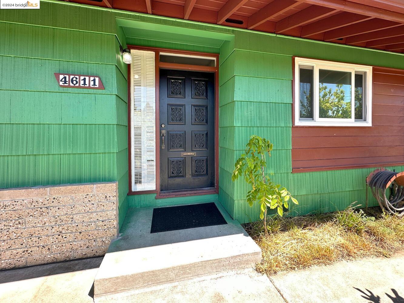 4611 Winsor Way
