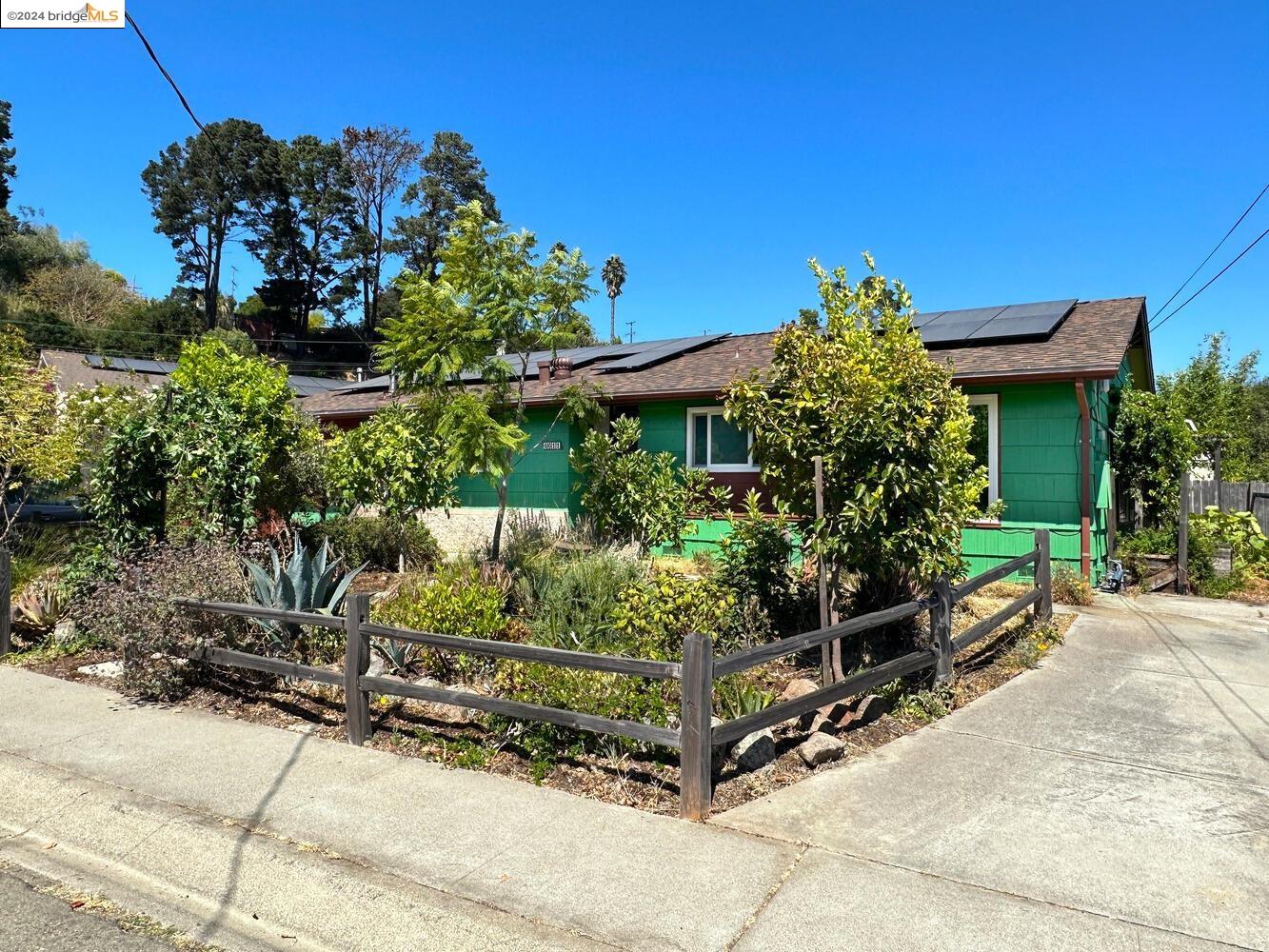4611 Winsor Way