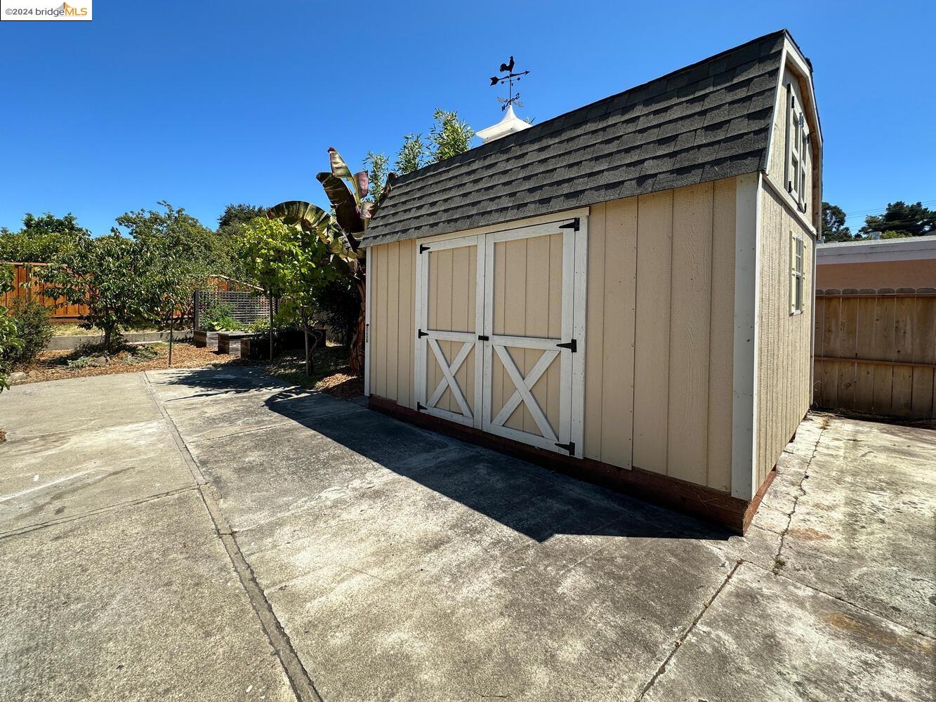 4611 Winsor Way