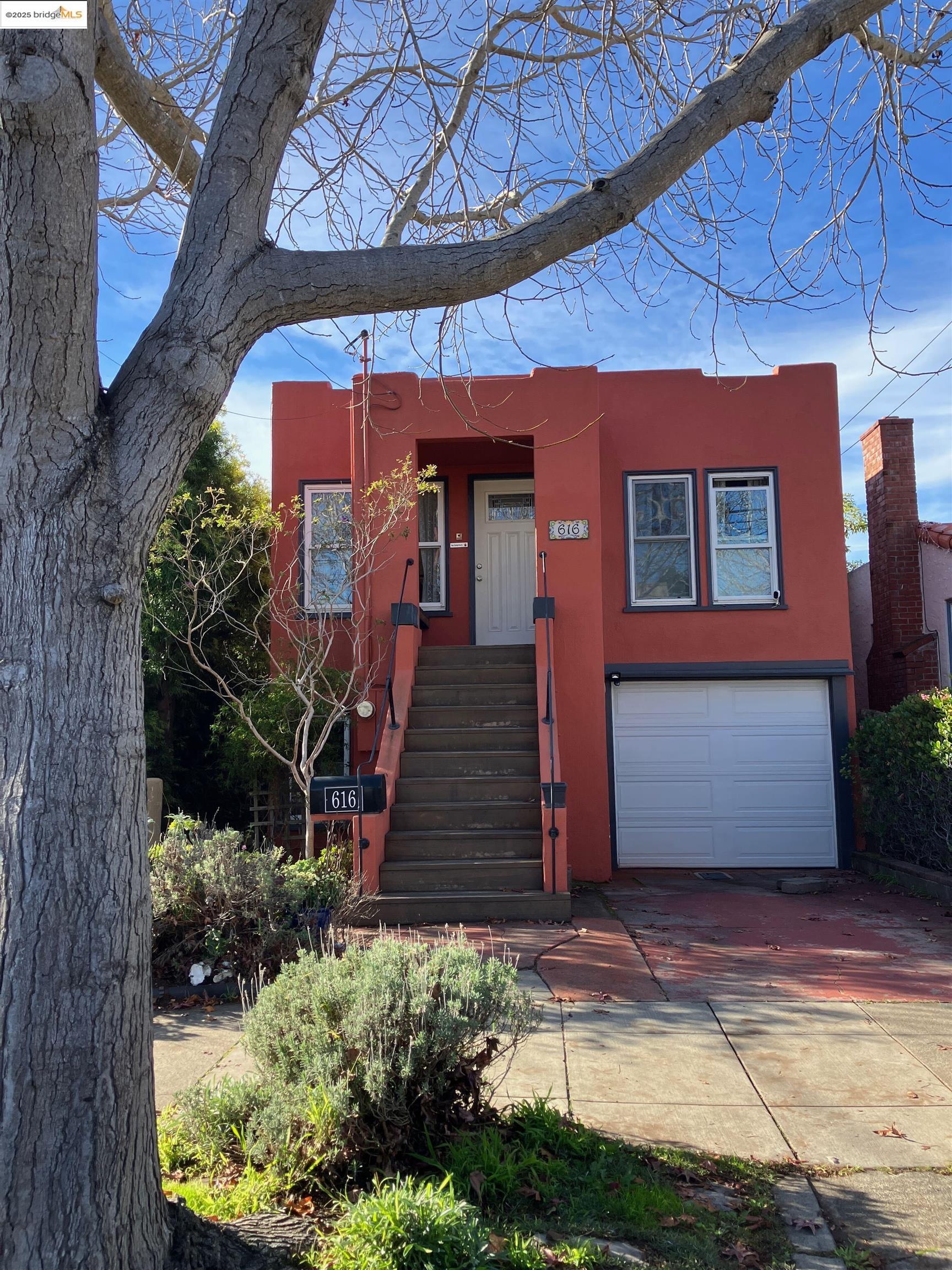 616 Santa Fe Ave