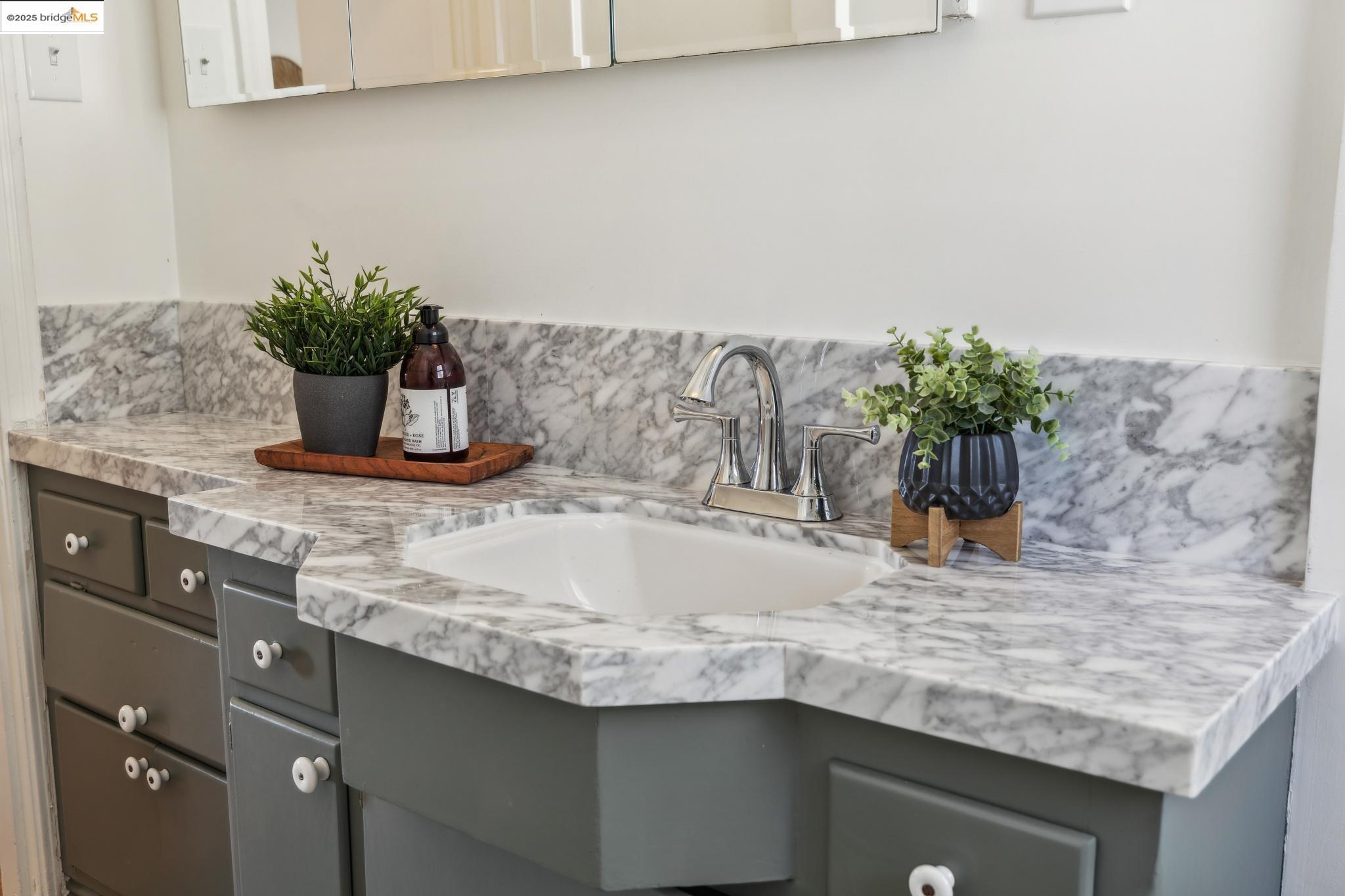 708 Lexington Avenue