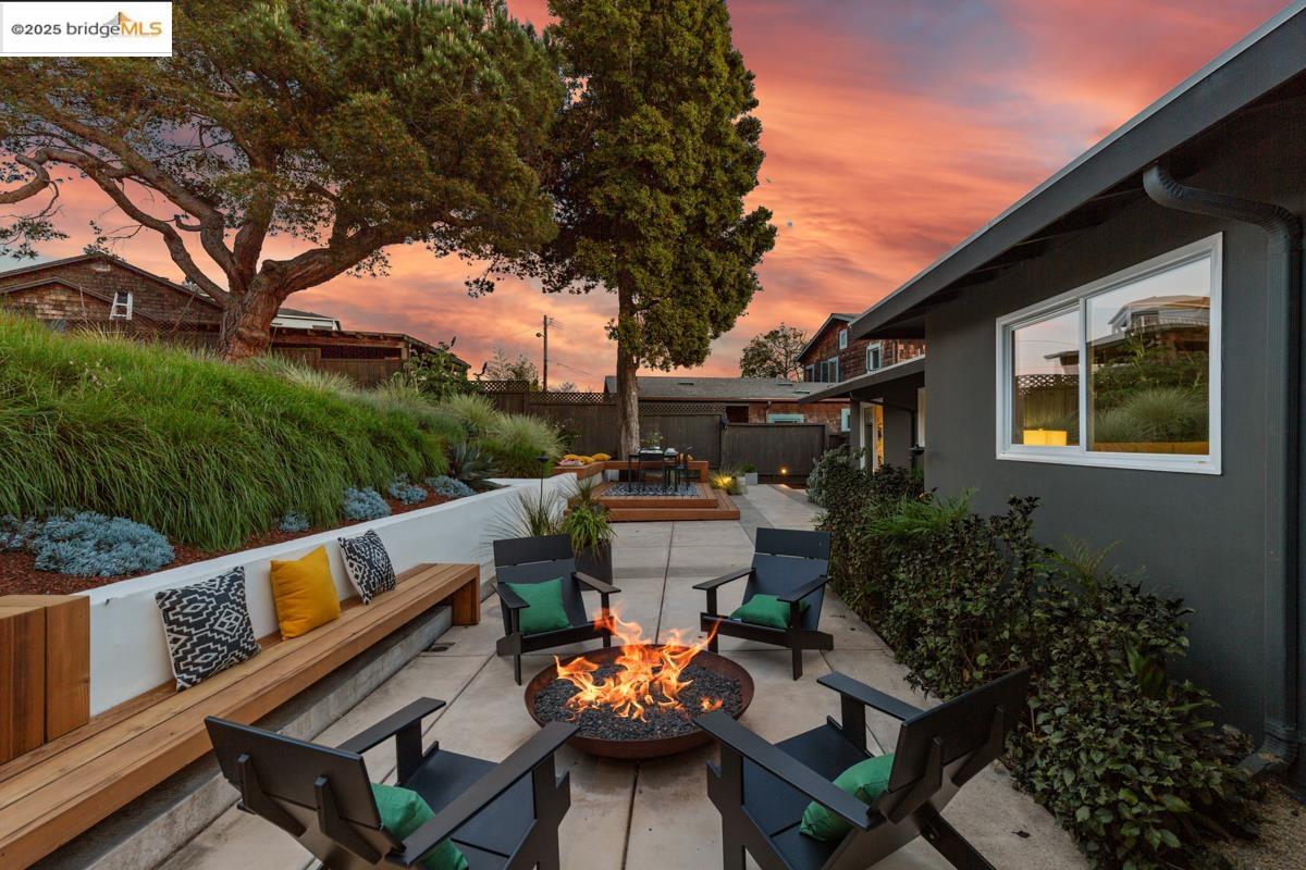 7376 Stockton Ave