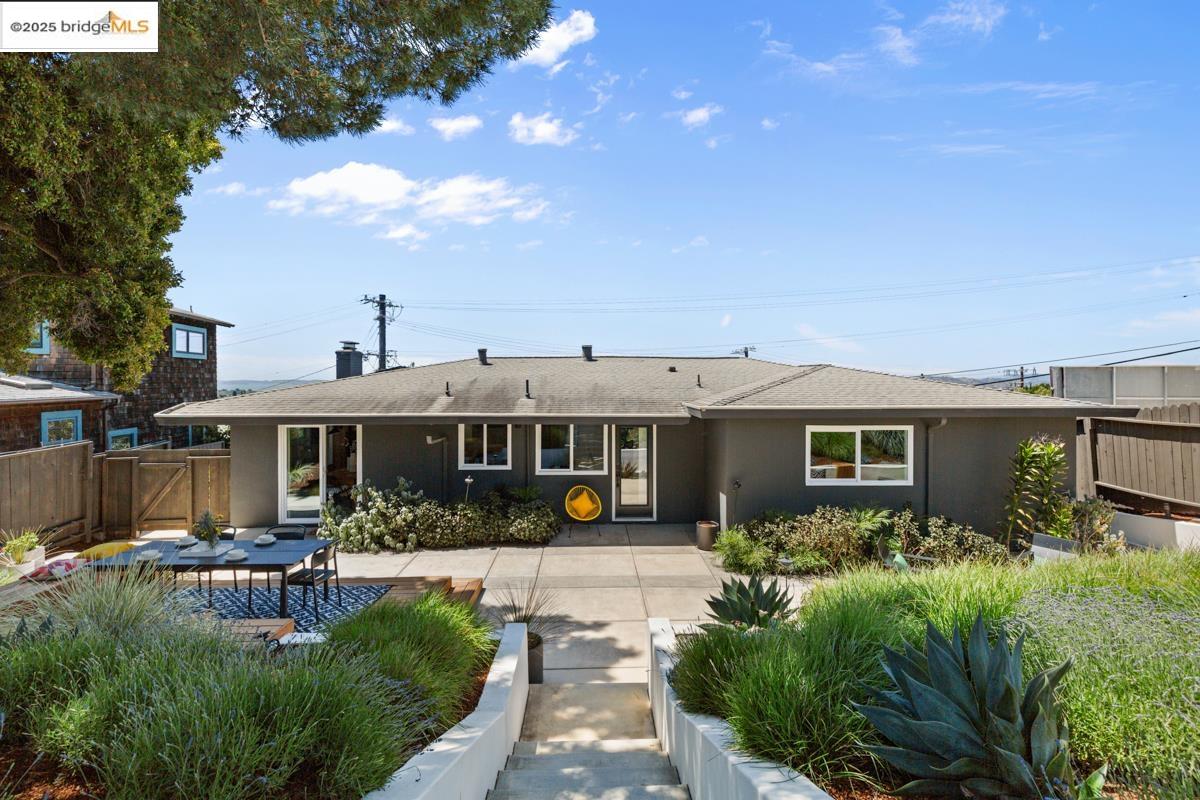 7376 Stockton Ave