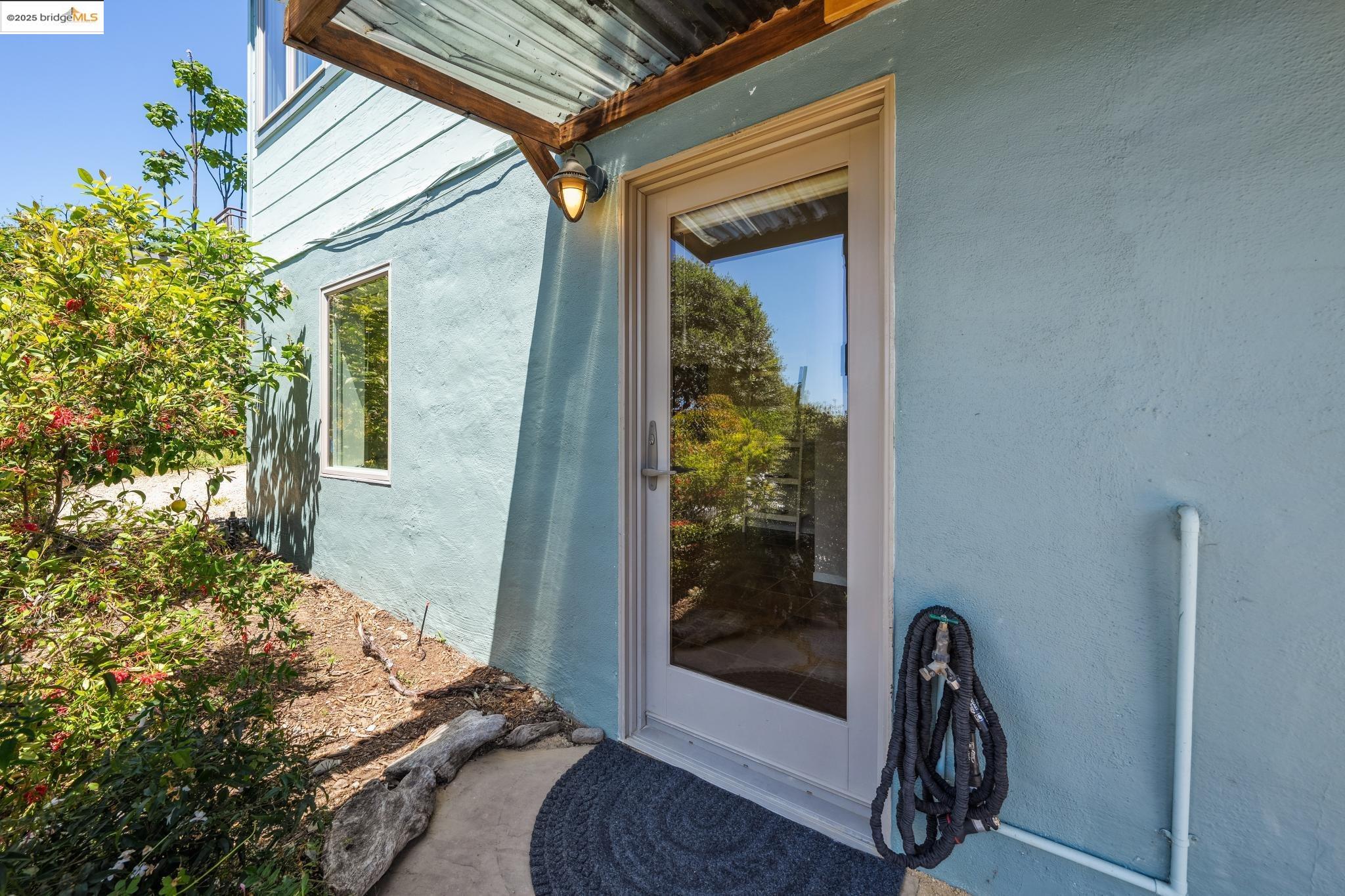 917 Avis Dr