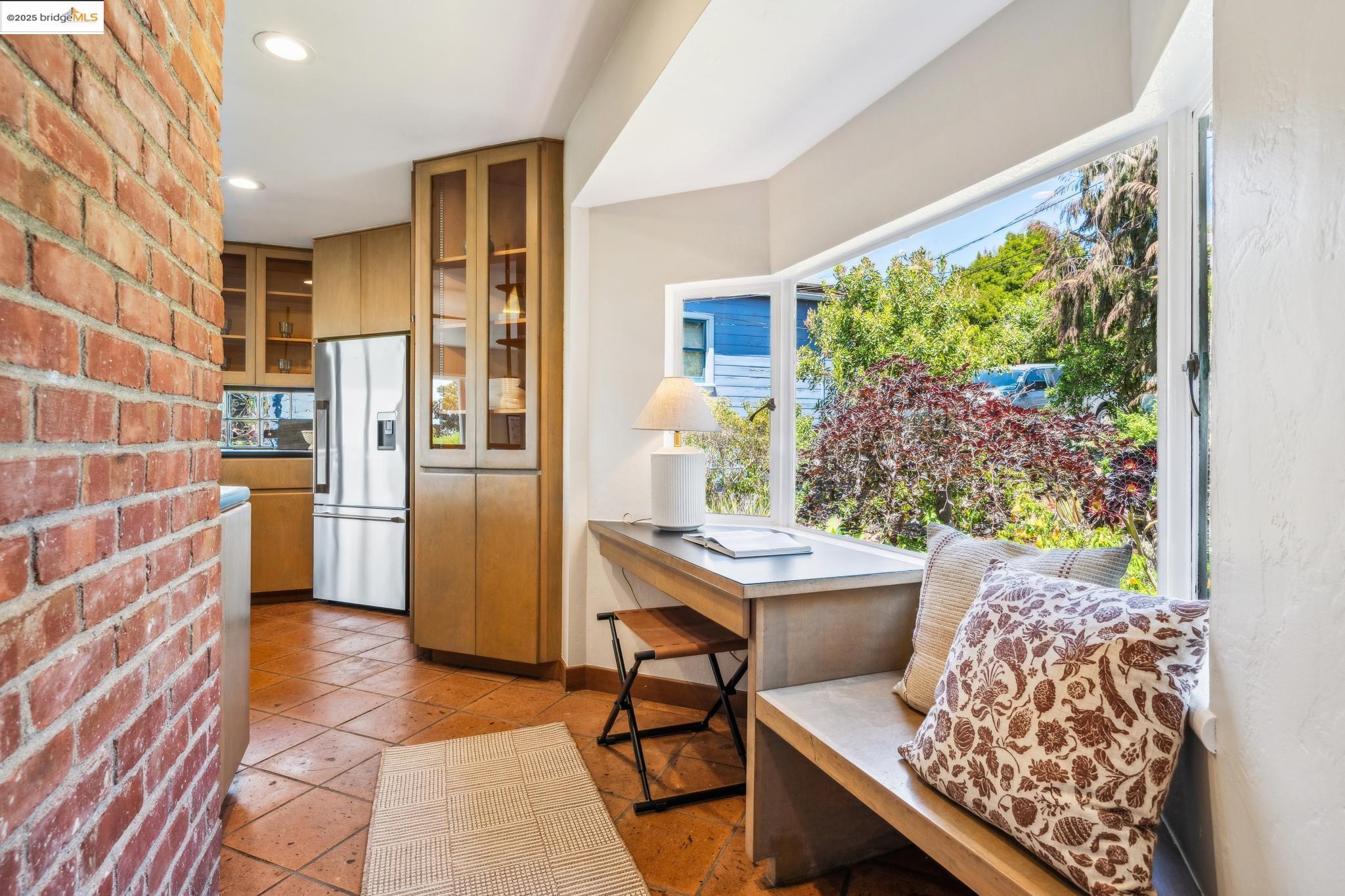 917 Avis Dr