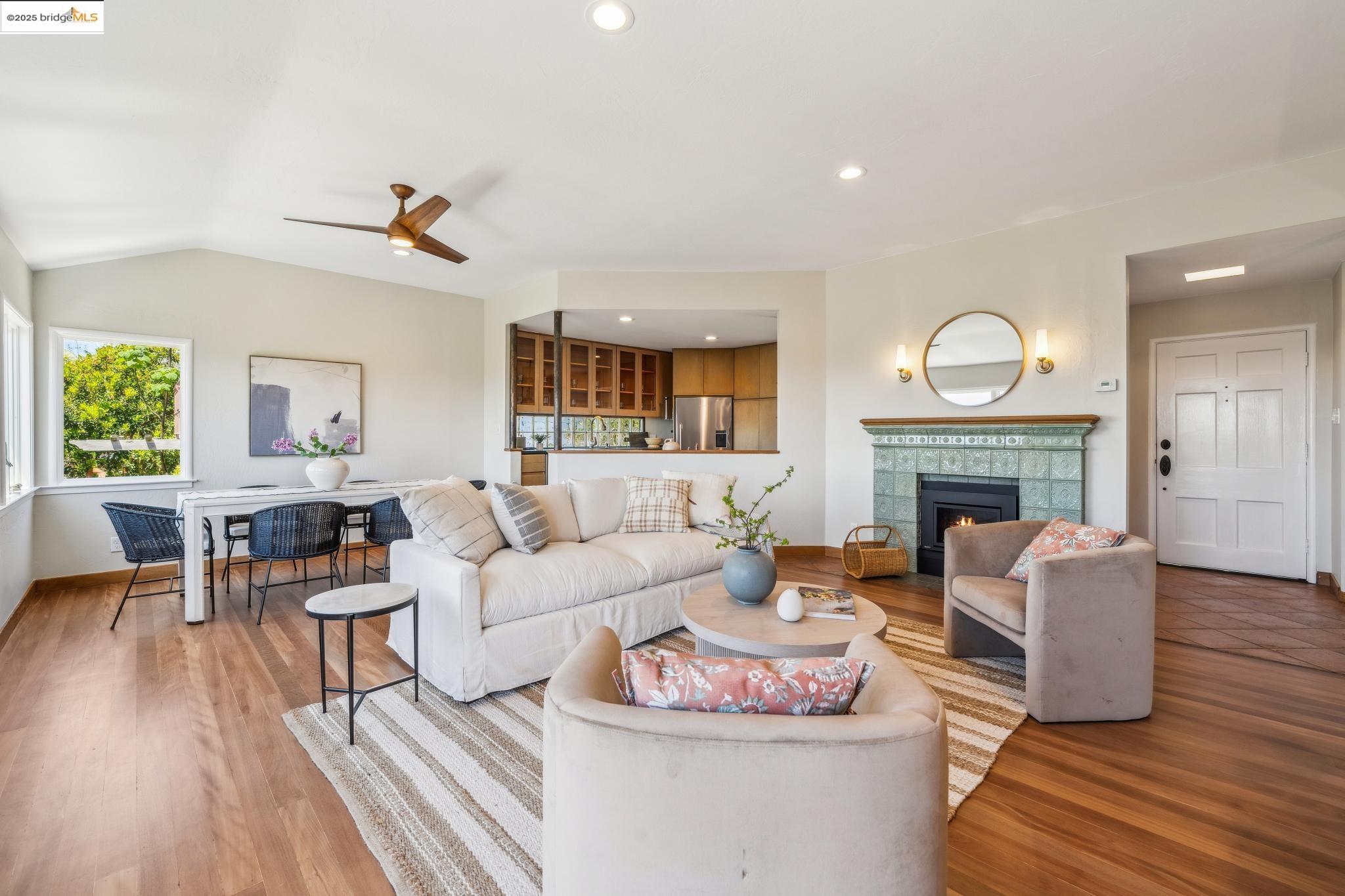 917 Avis Dr