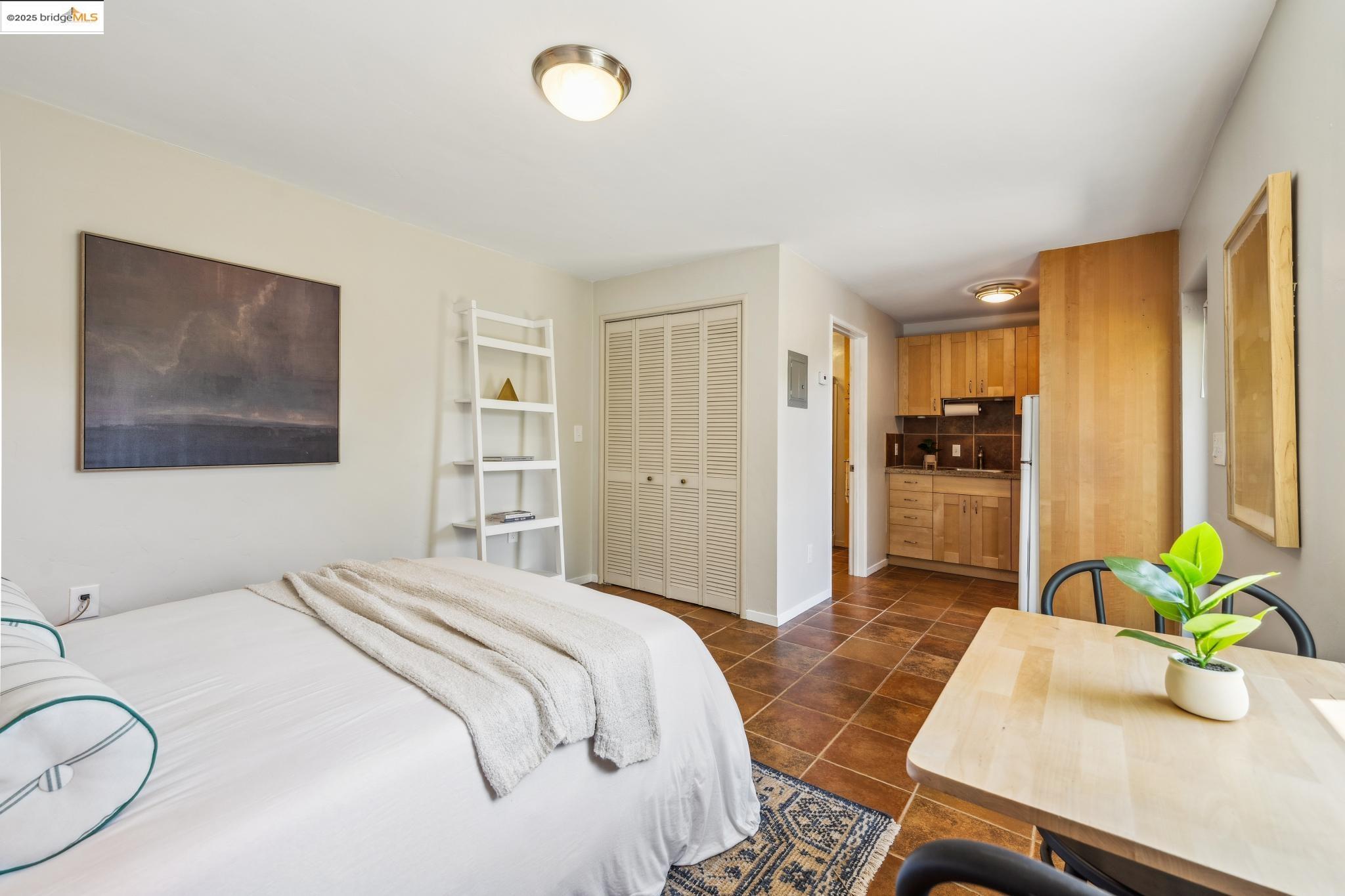 917 Avis Dr