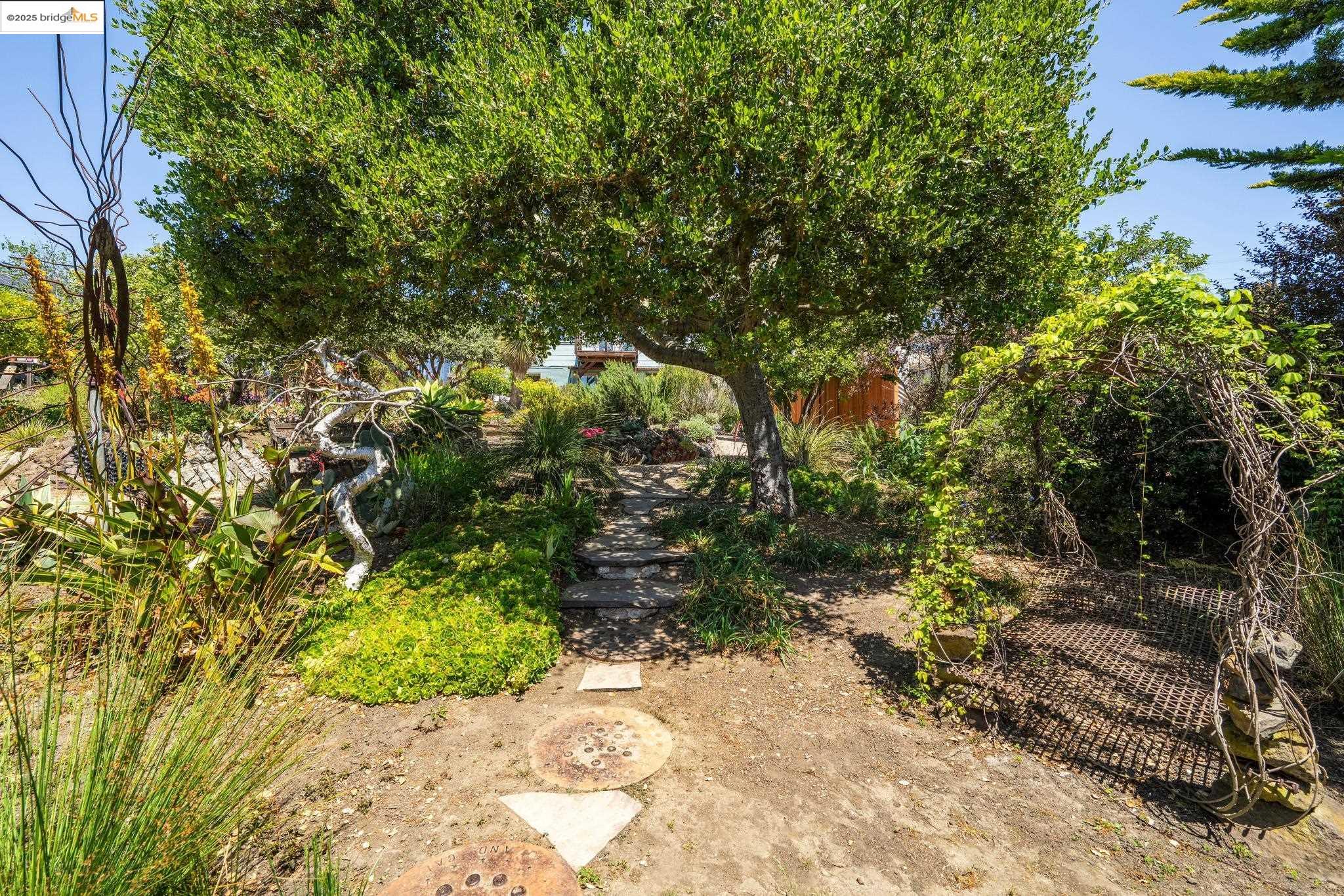 917 Avis Dr