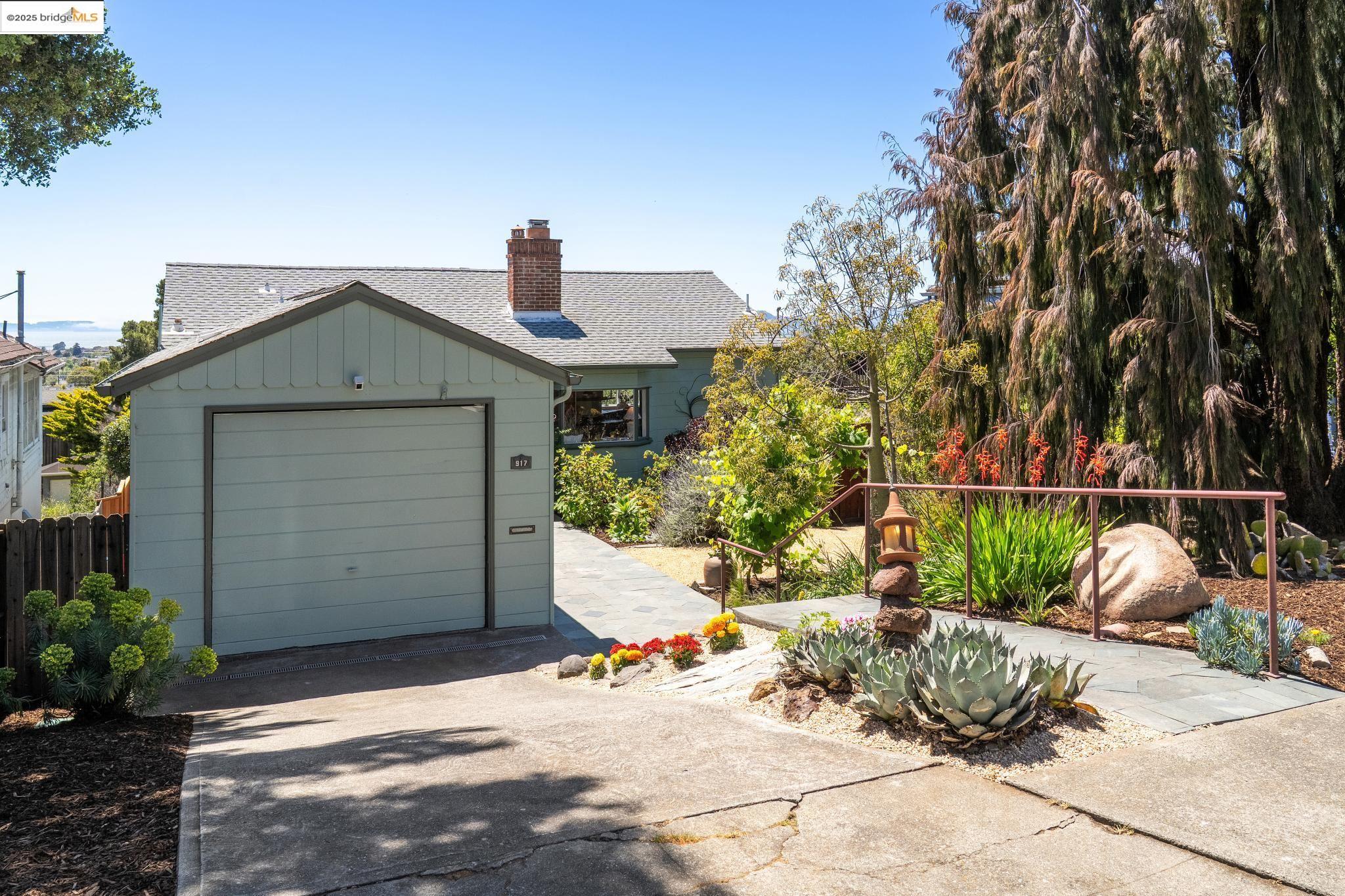 917 Avis Dr
