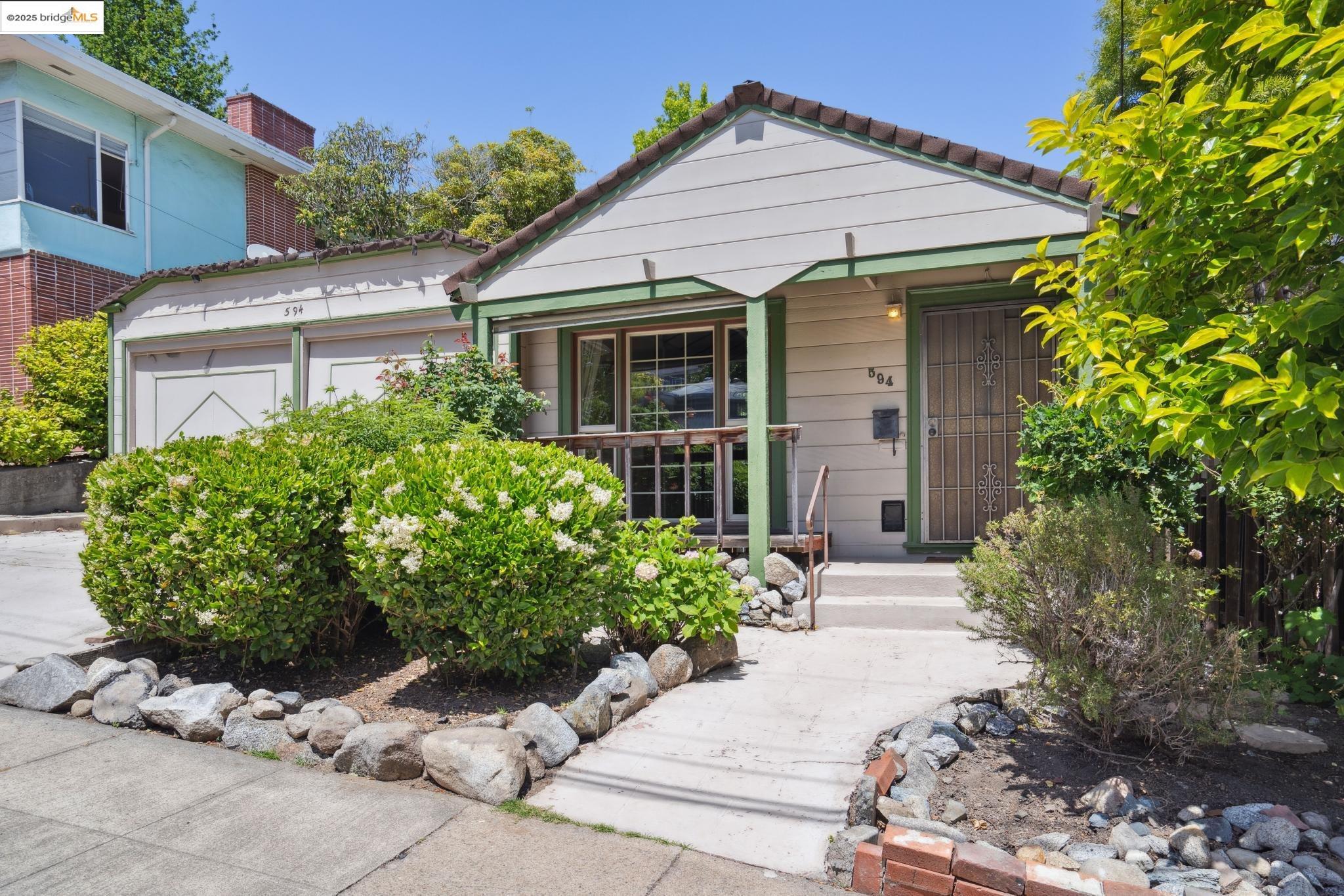 594 Kenmore Ave