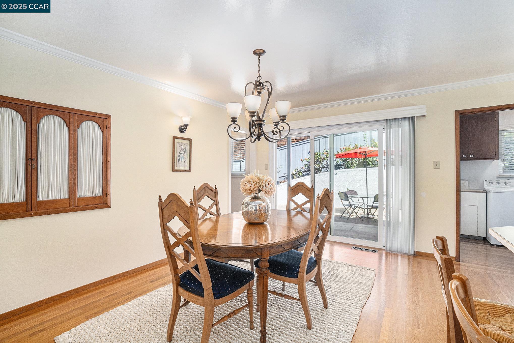 876 Balra Dr