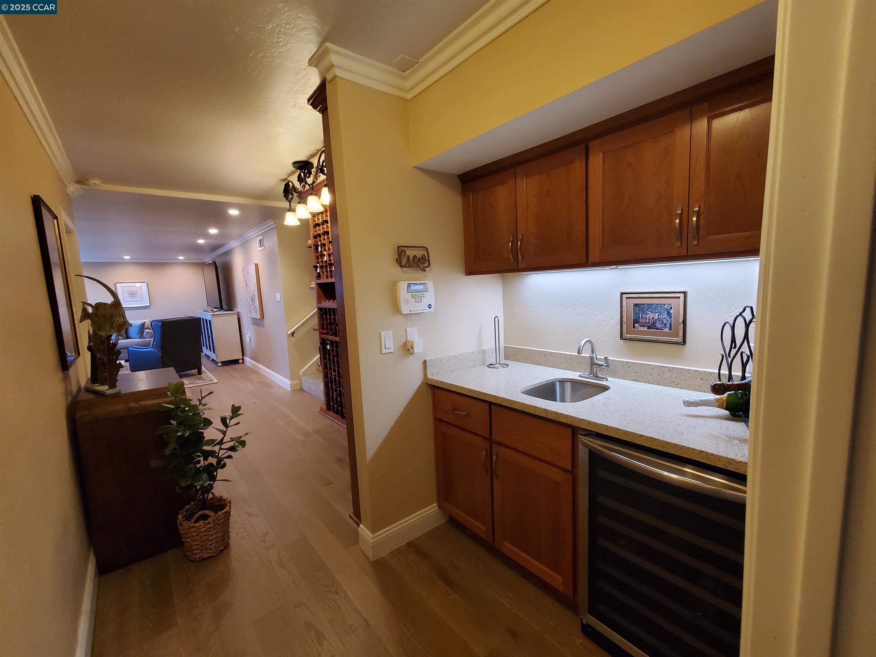 876 Balra Dr