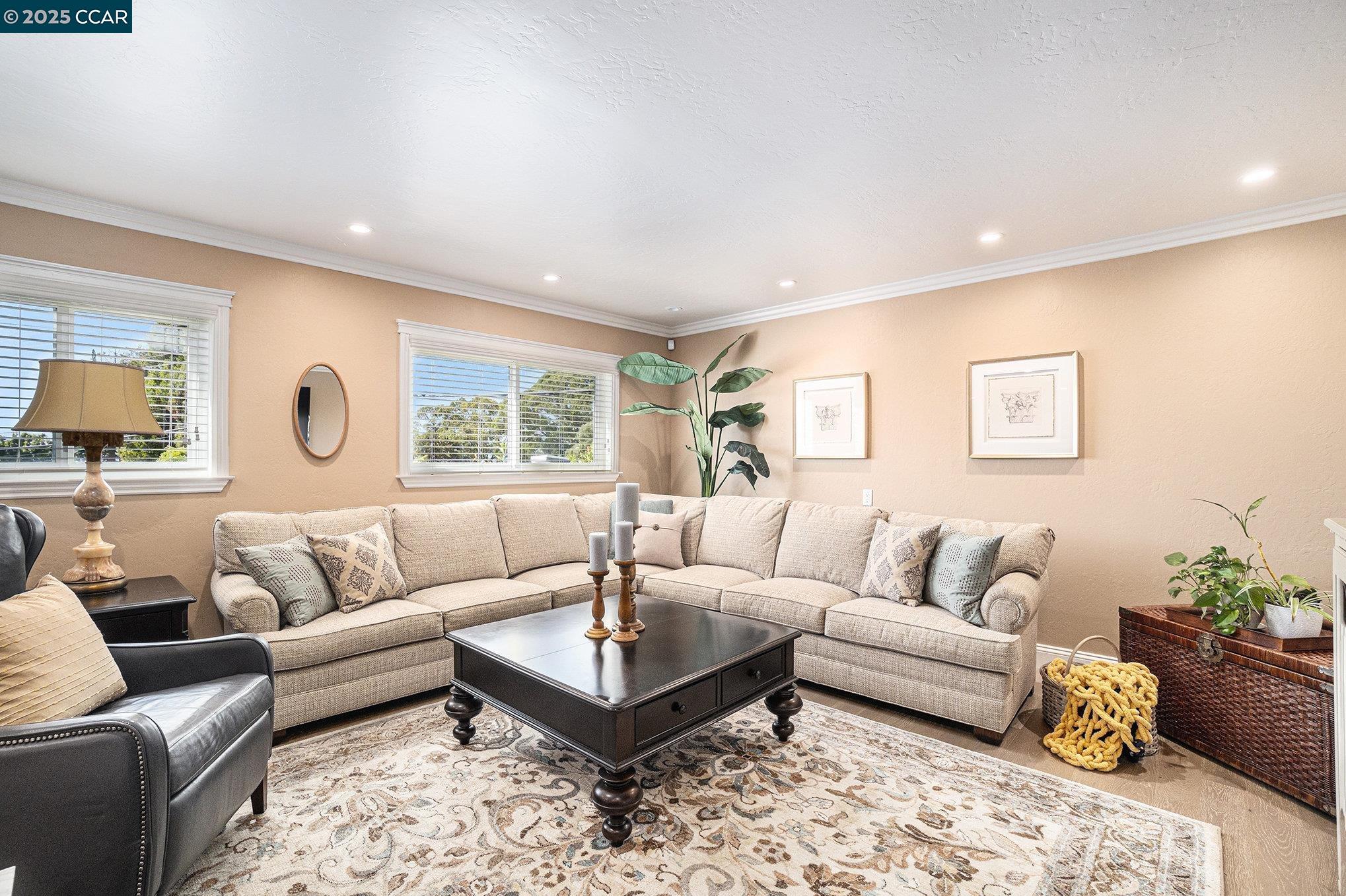 876 Balra Dr