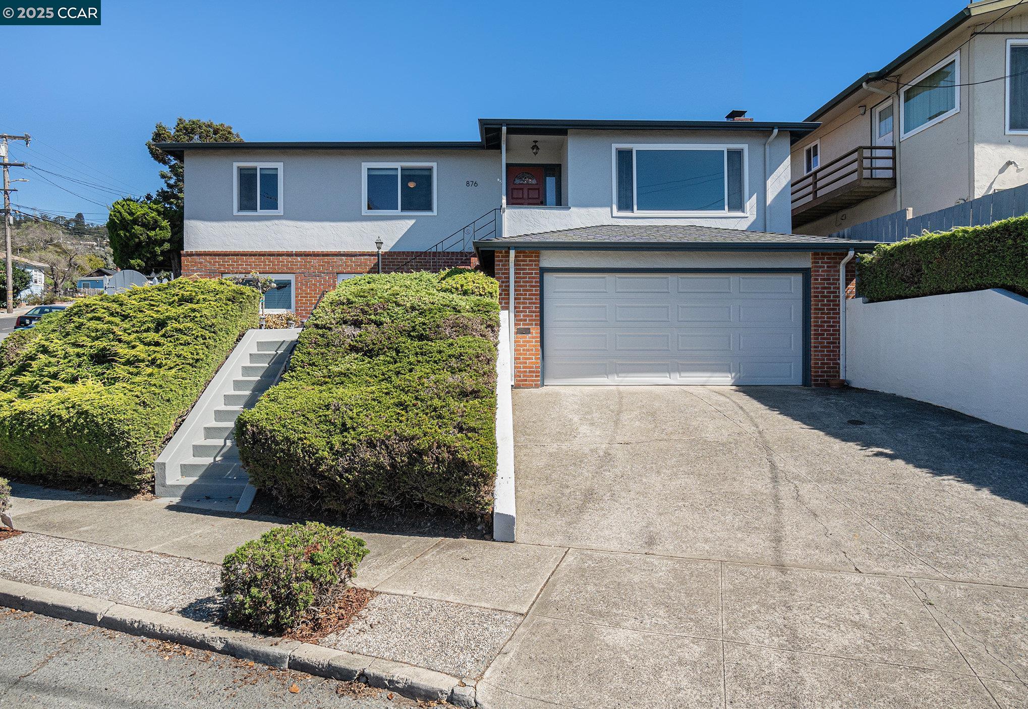 876 Balra Dr