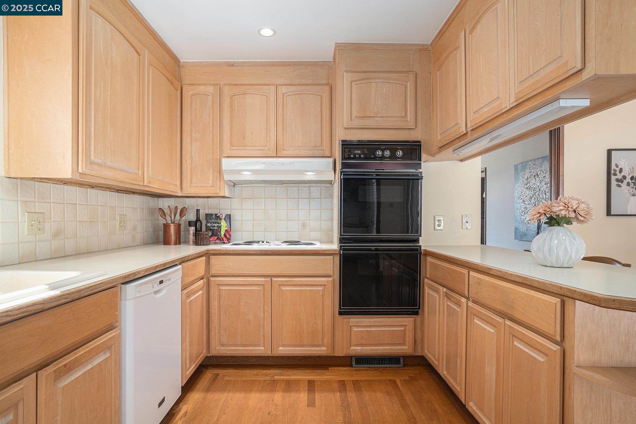 876 Balra Dr