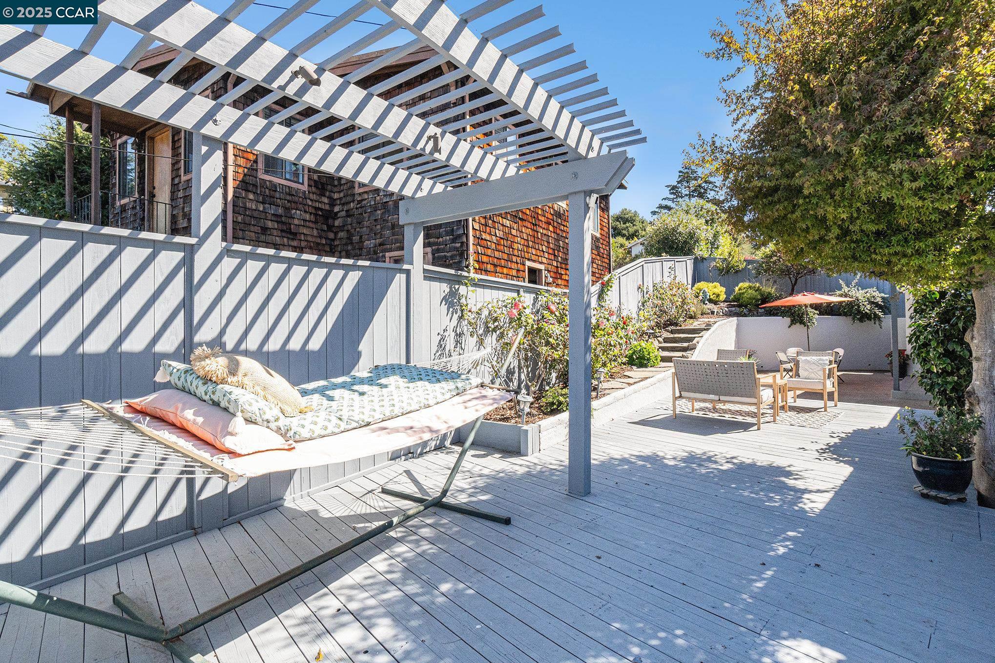 876 Balra Dr