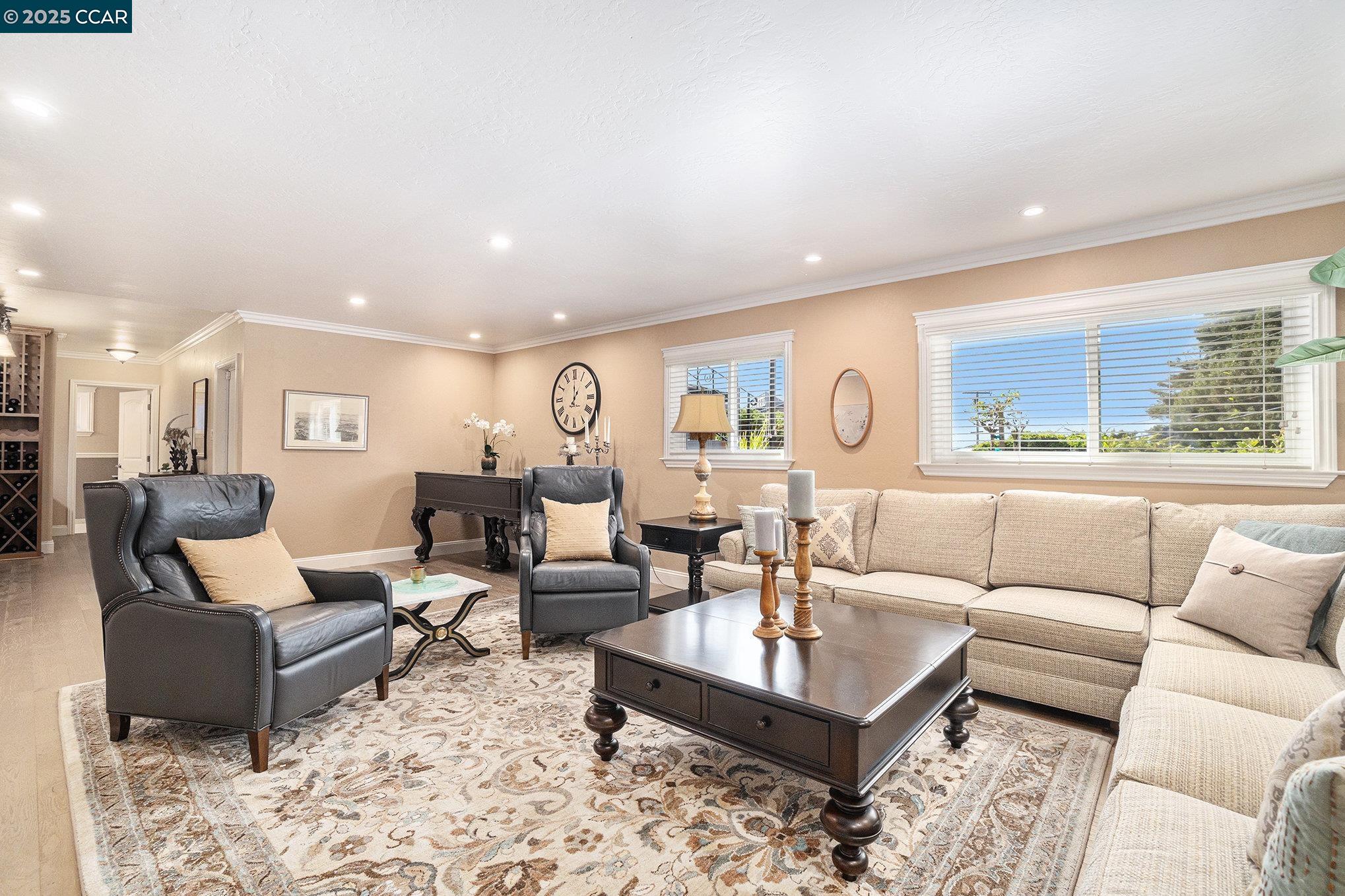 876 Balra Dr