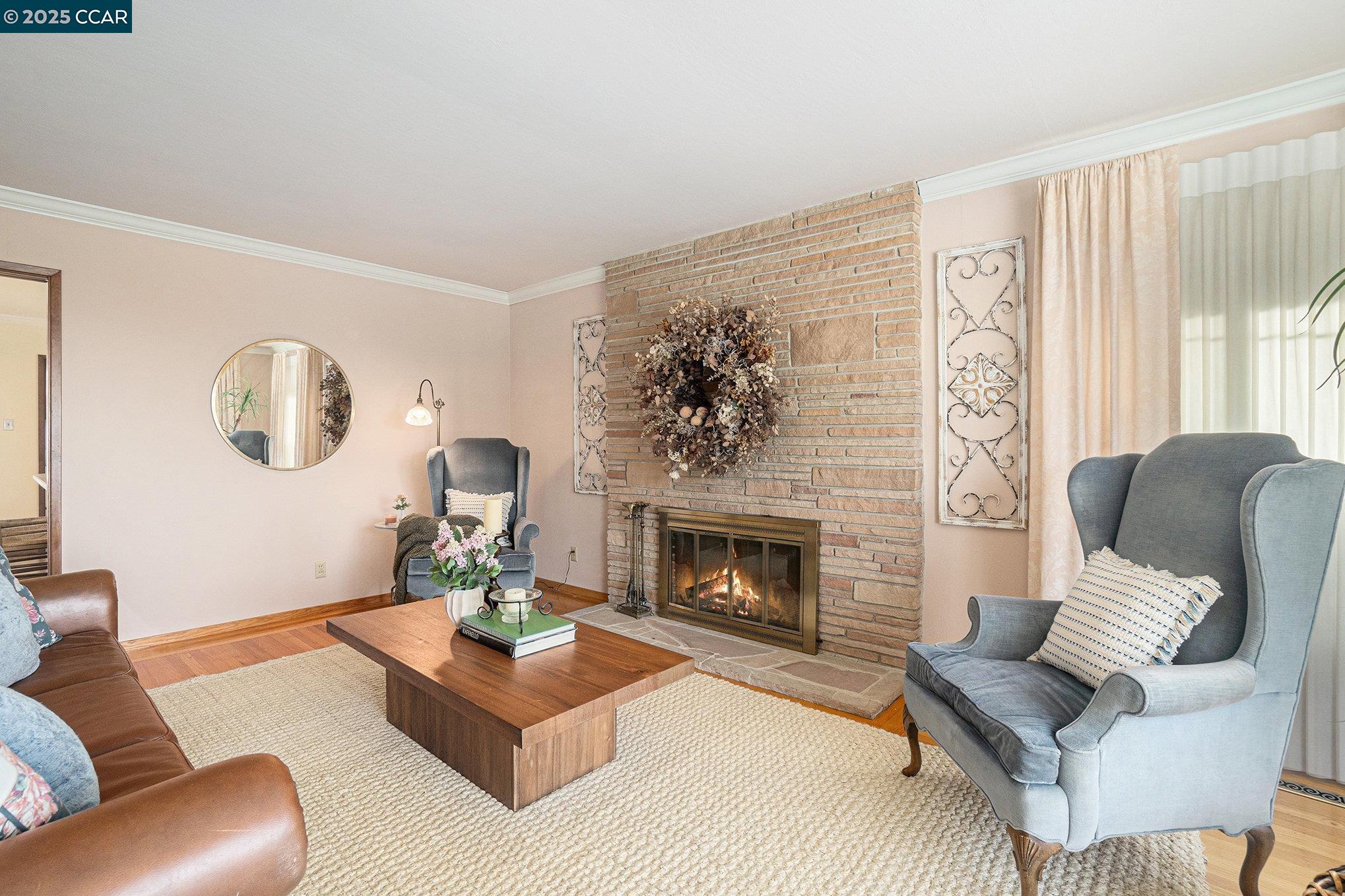 876 Balra Dr