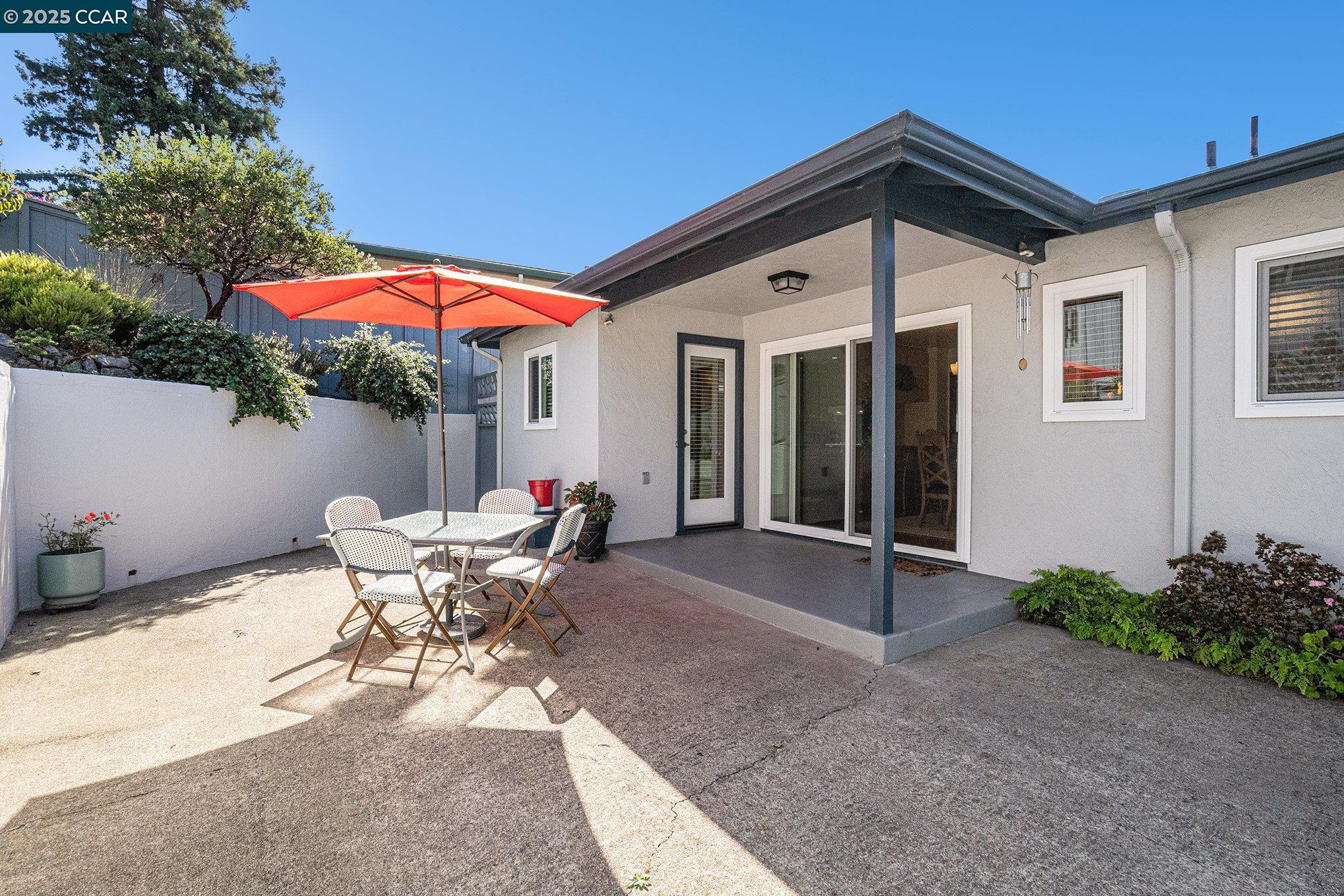 876 Balra Dr