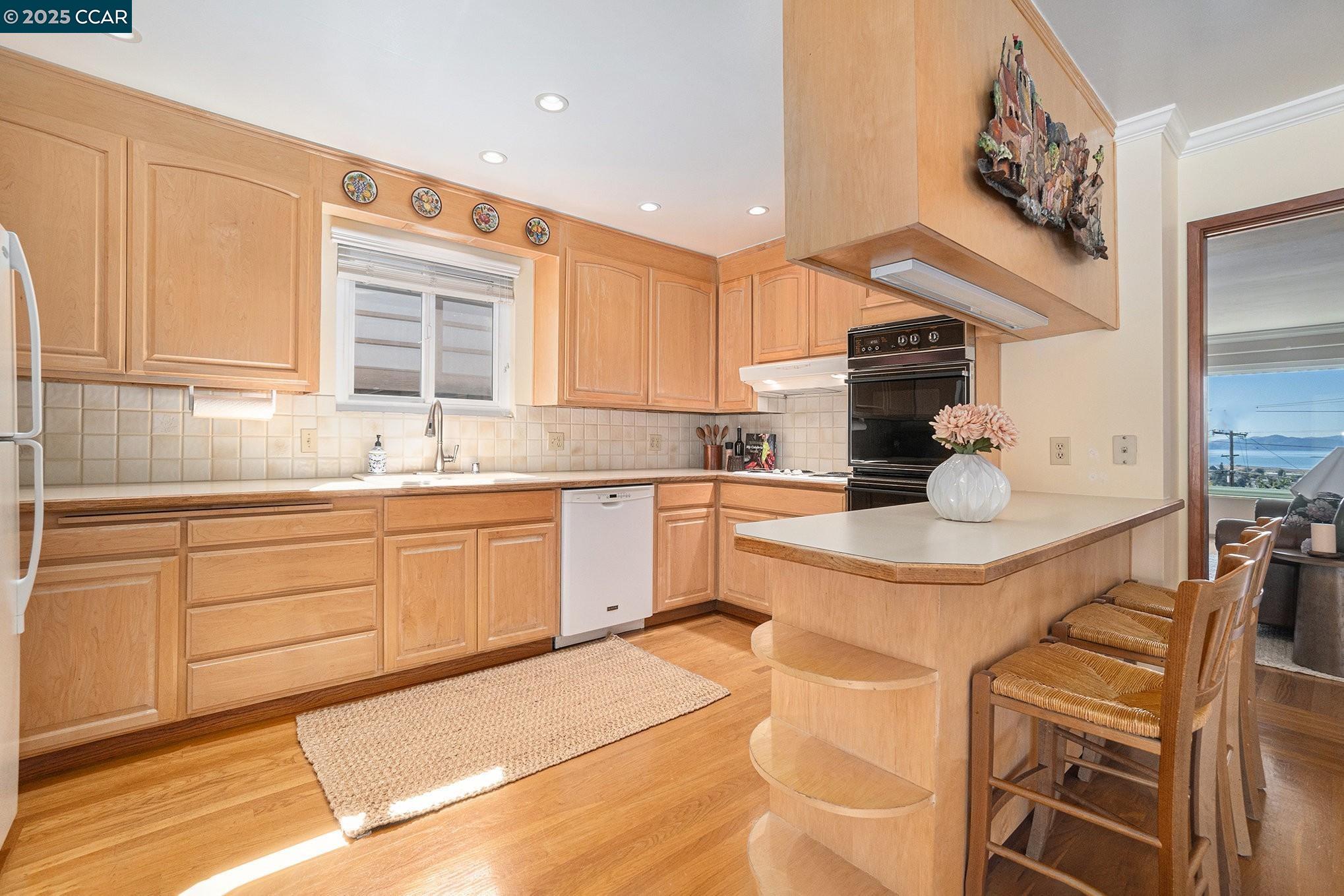 876 Balra Dr
