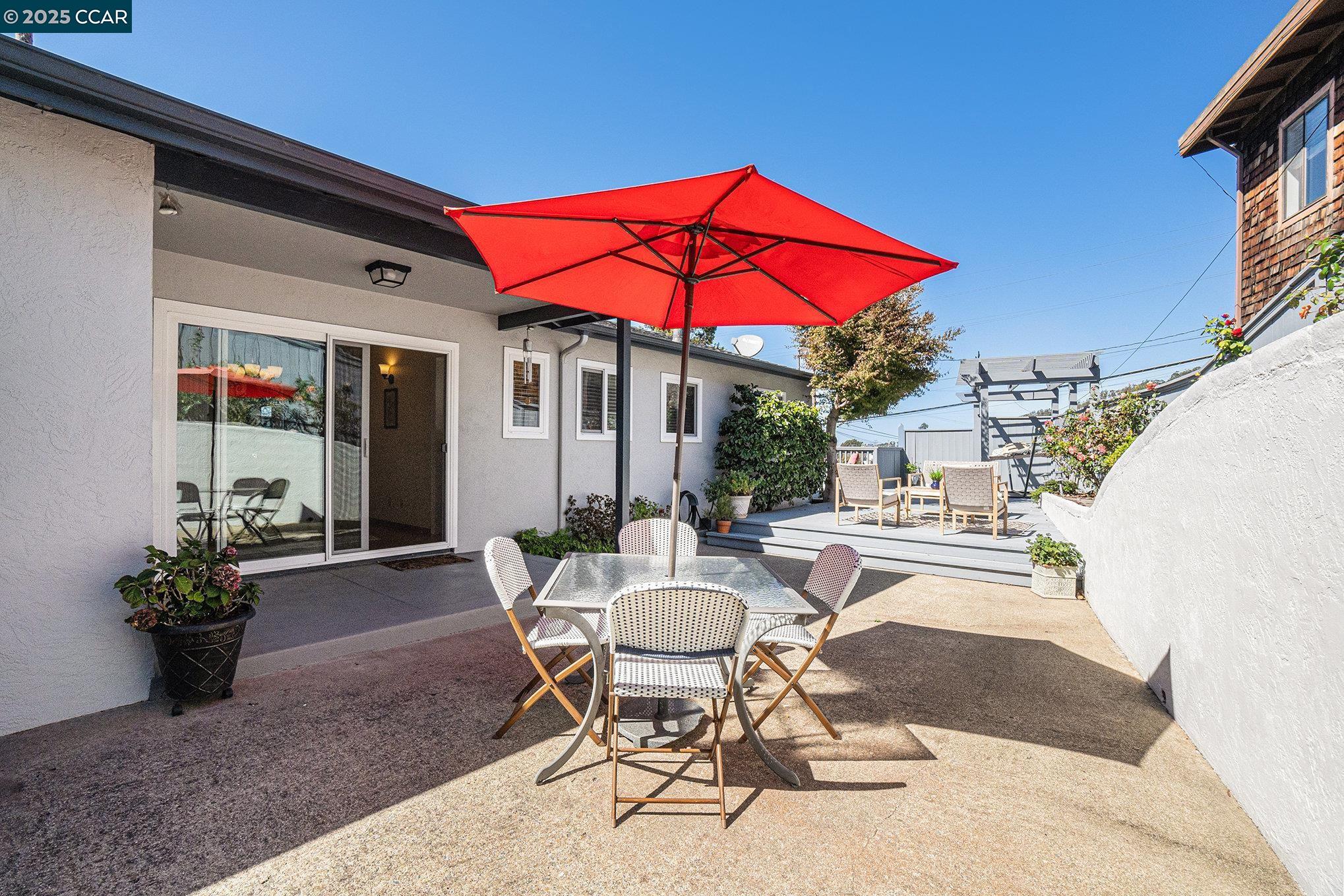 876 Balra Dr