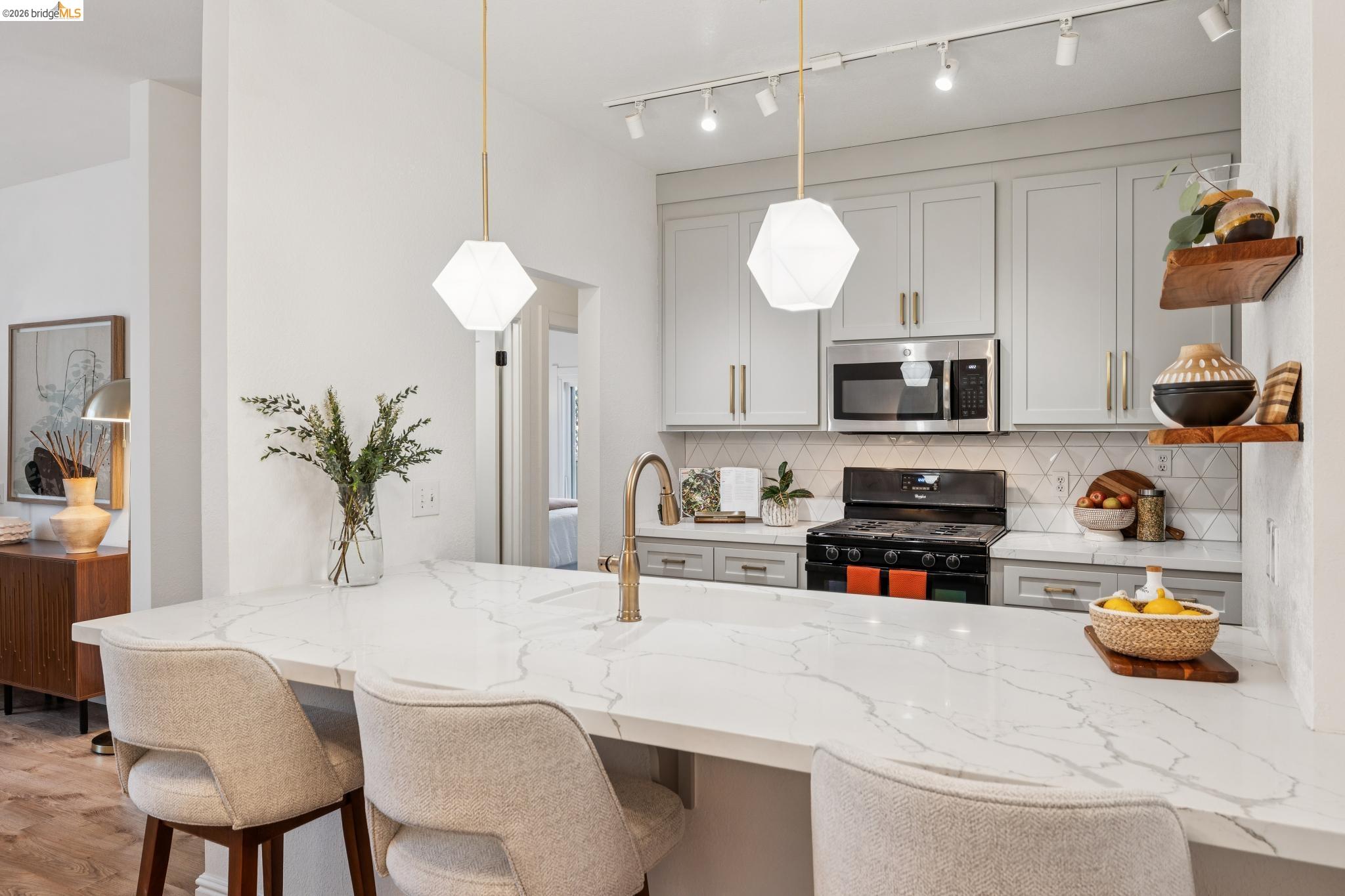 1708 Lexington Ave # 5