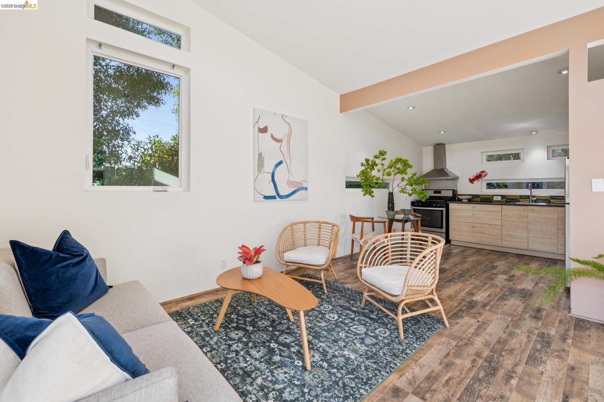 738 Ventura St