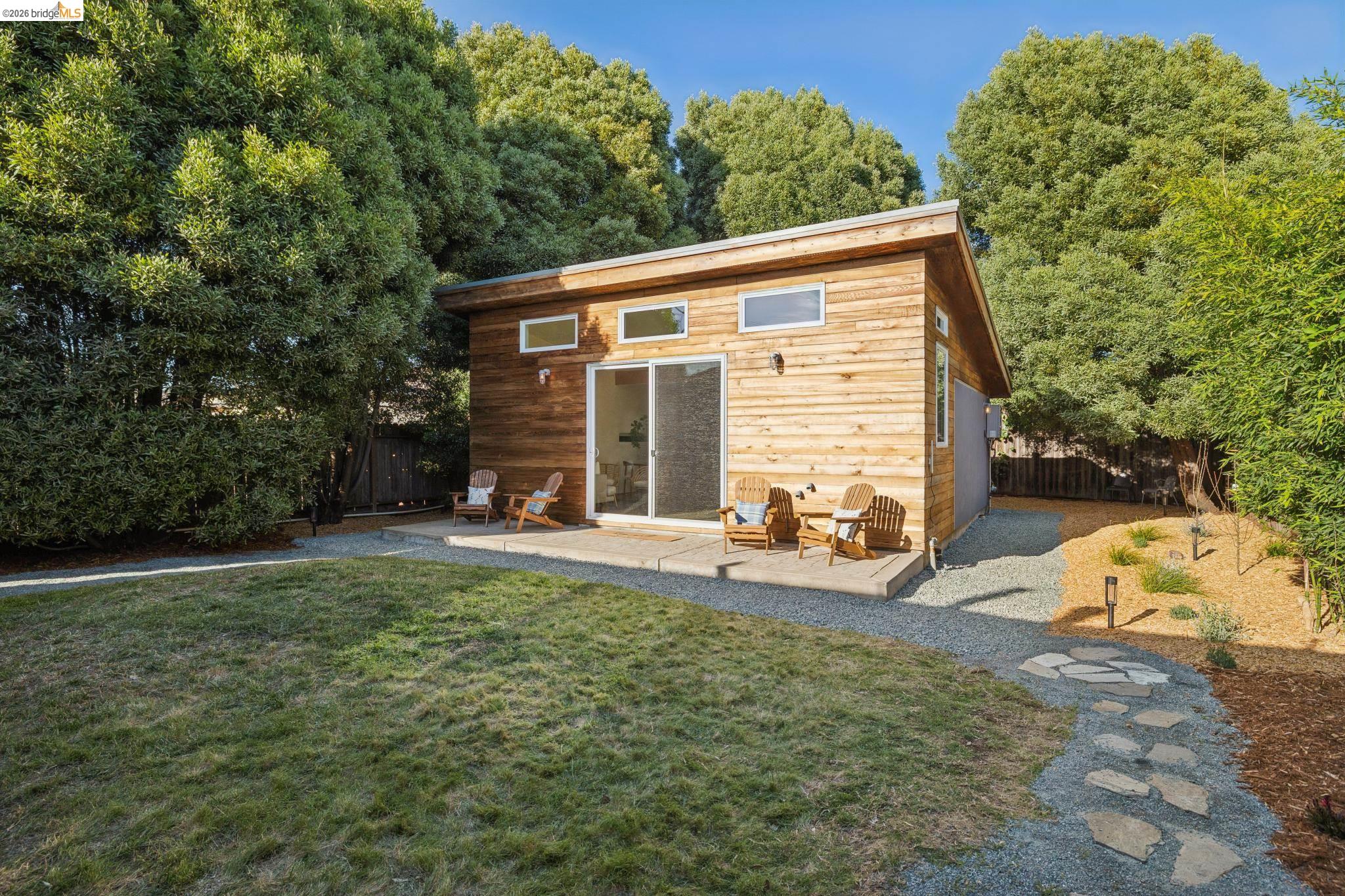 738 Ventura St