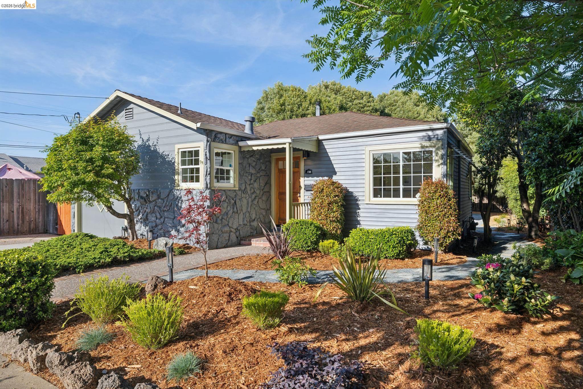 738 Ventura St
