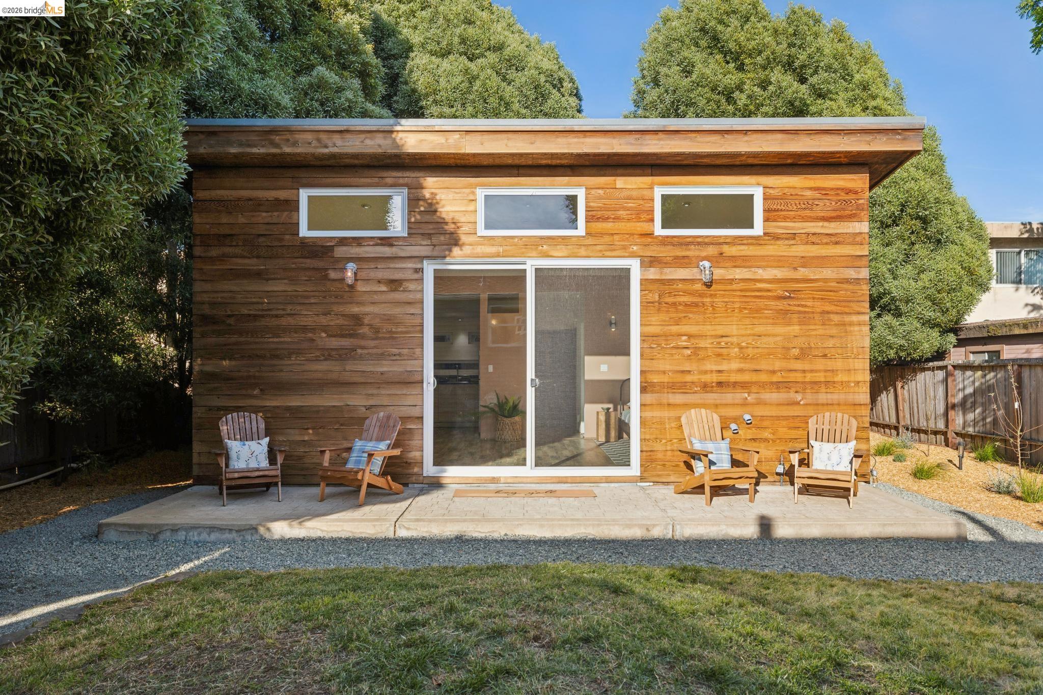 738 Ventura St