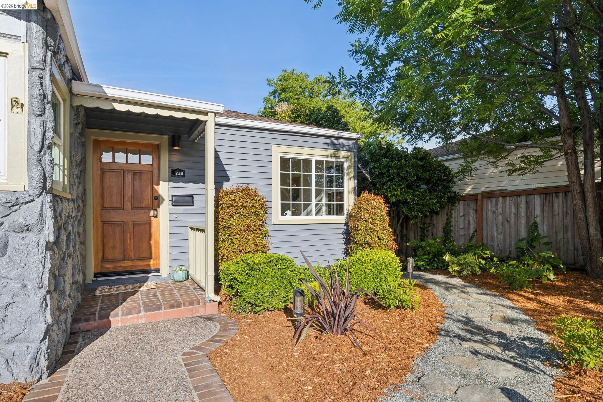 738 Ventura St