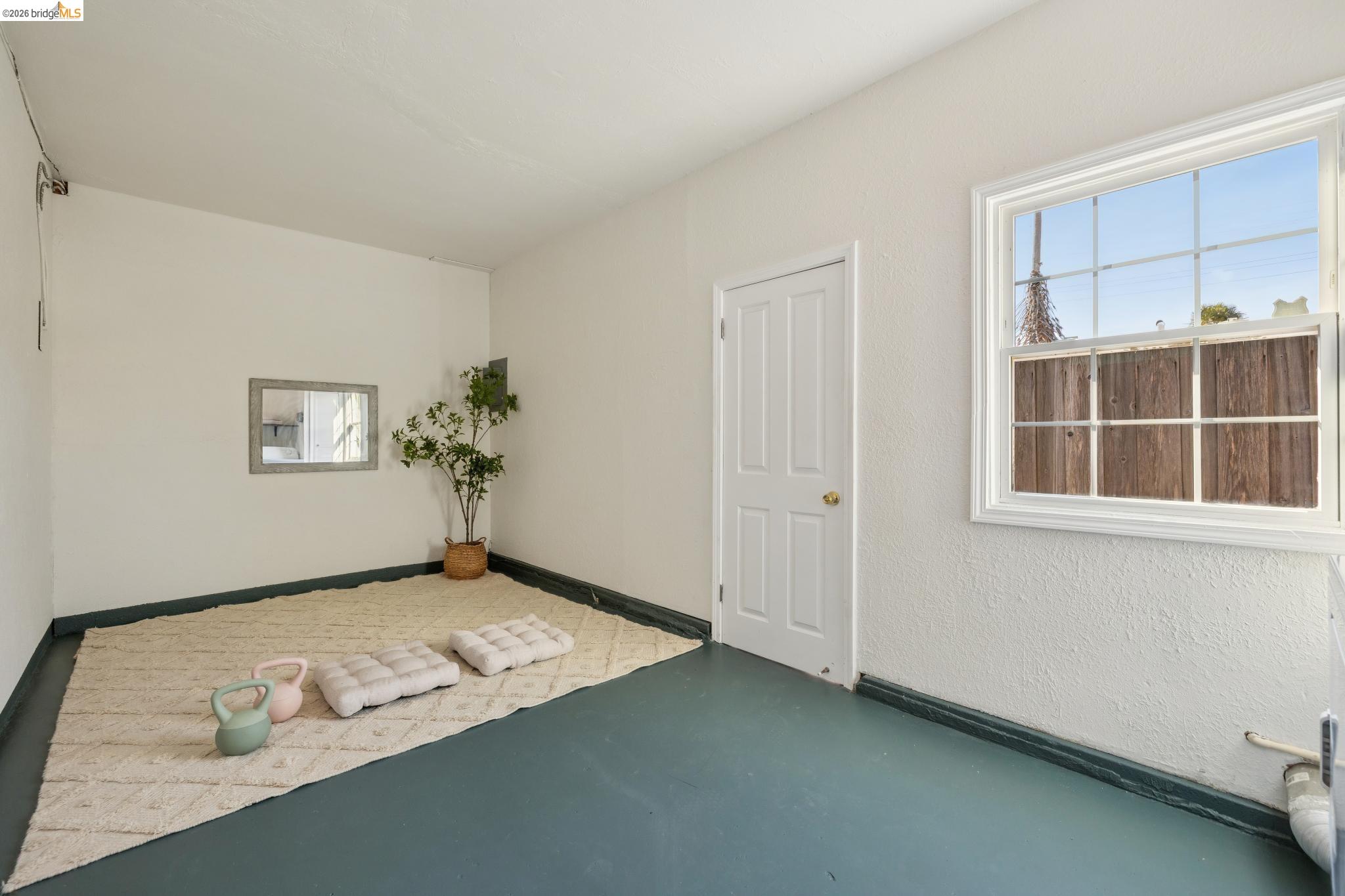 738 Ventura St