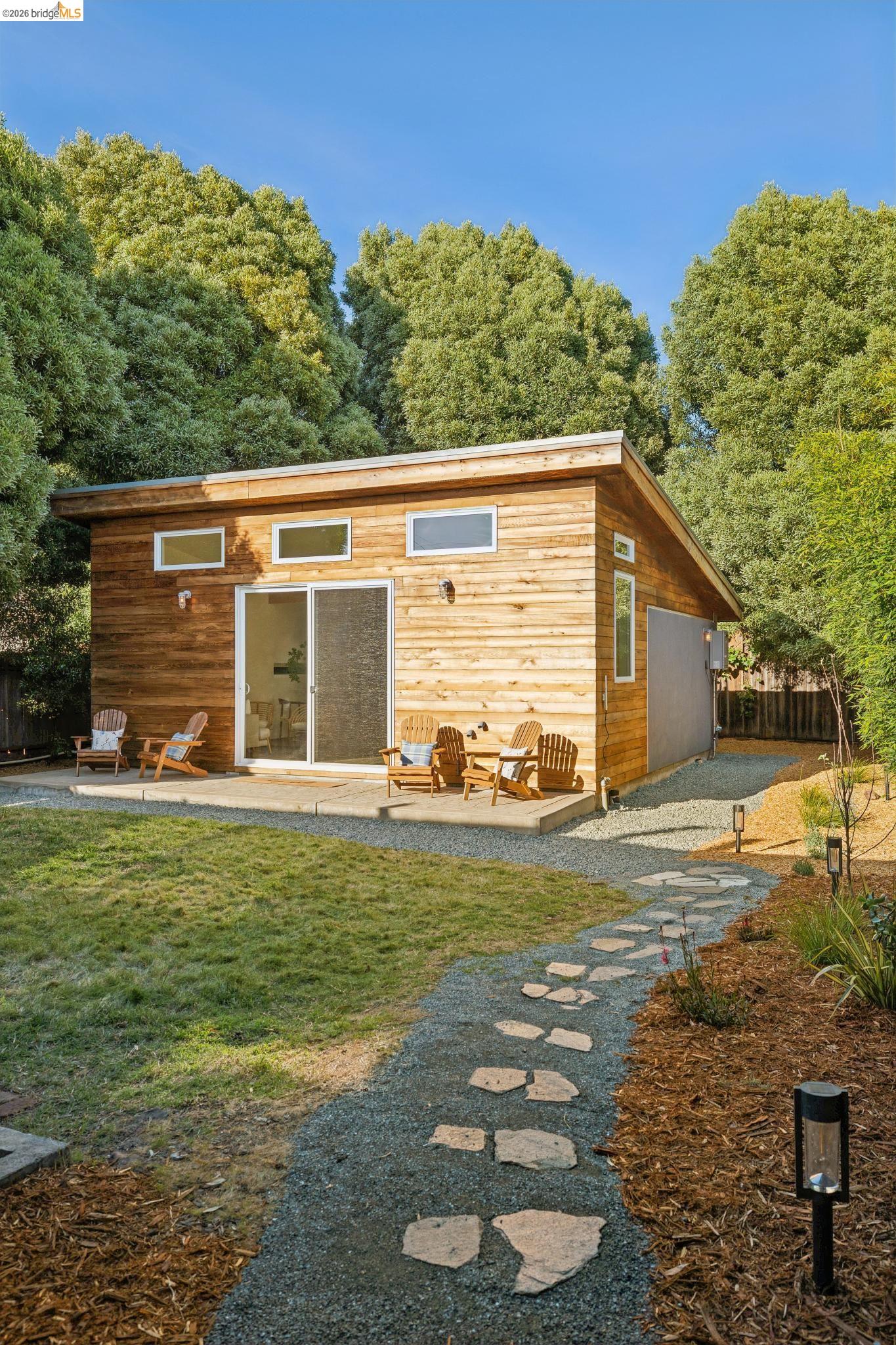 738 Ventura St