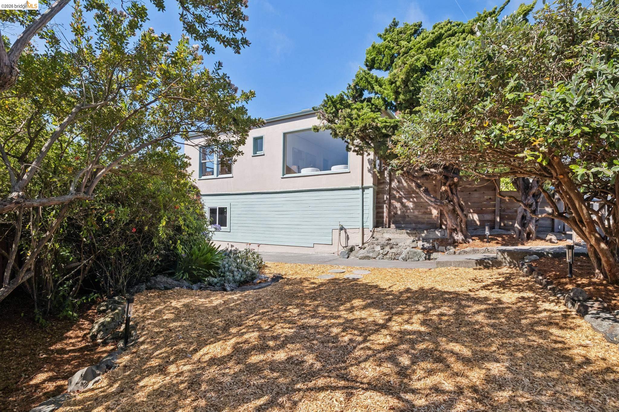 5439 Barrett Ave