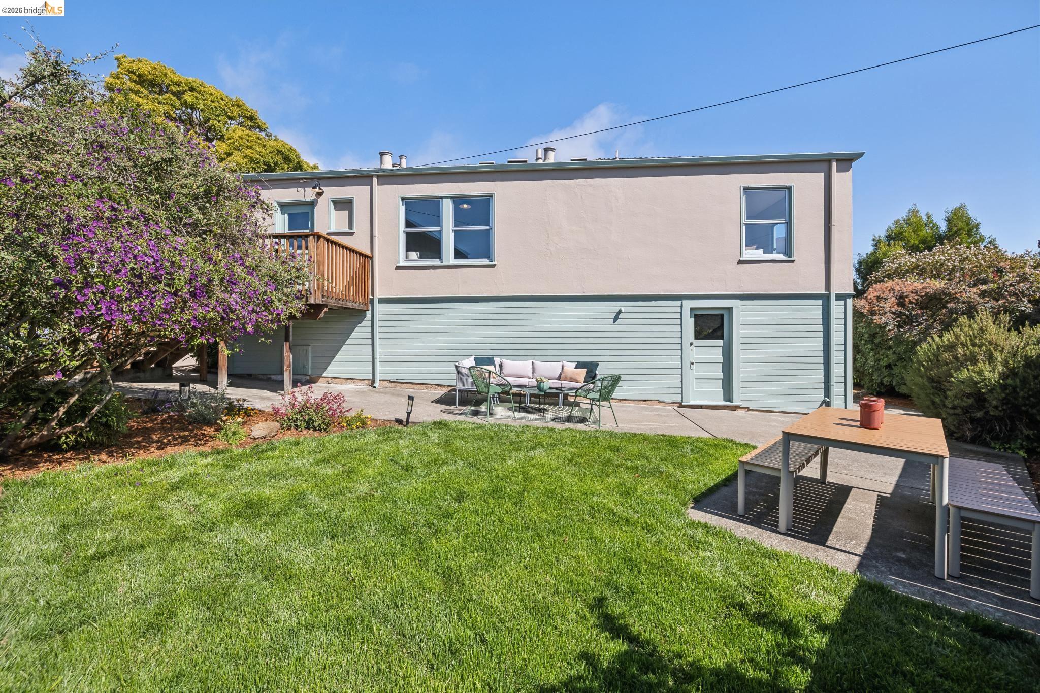 5439 Barrett Ave