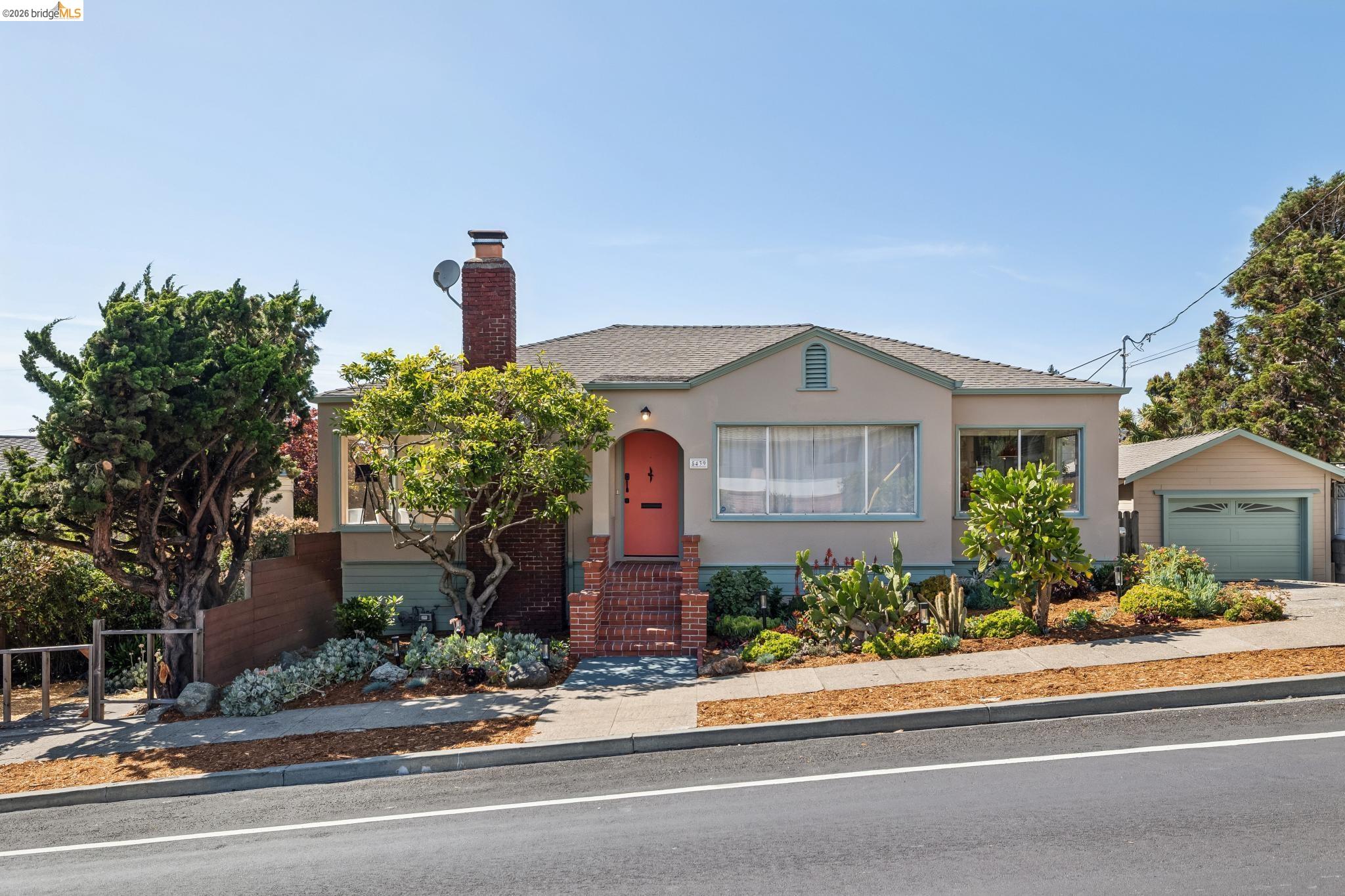 5439 Barrett Ave