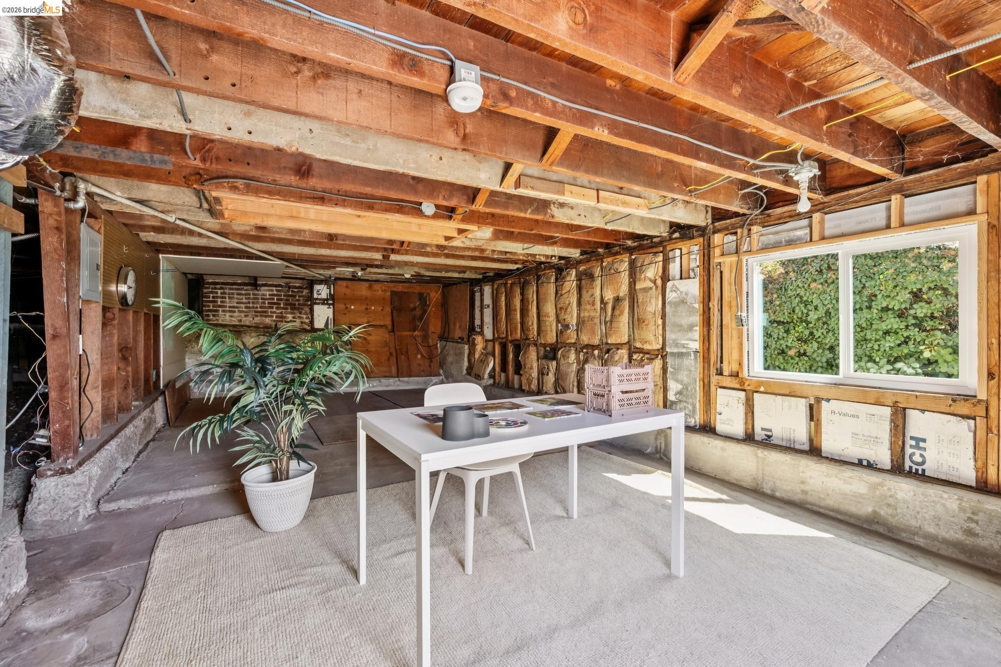 5439 Barrett Ave