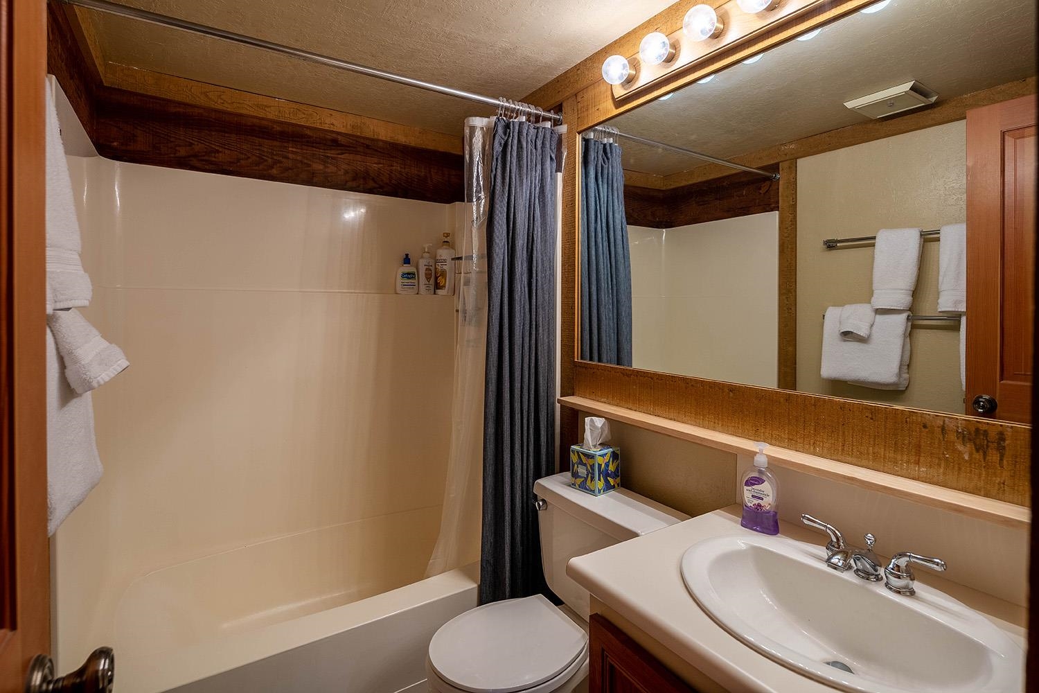 5108 Gold Bend Unit: 5108