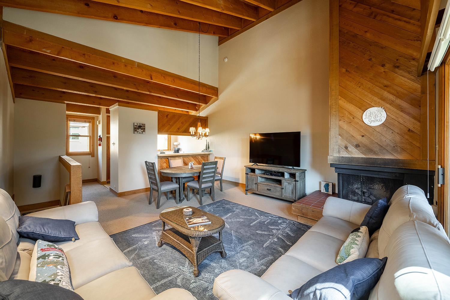 5108 Gold Bend Unit: 5108
