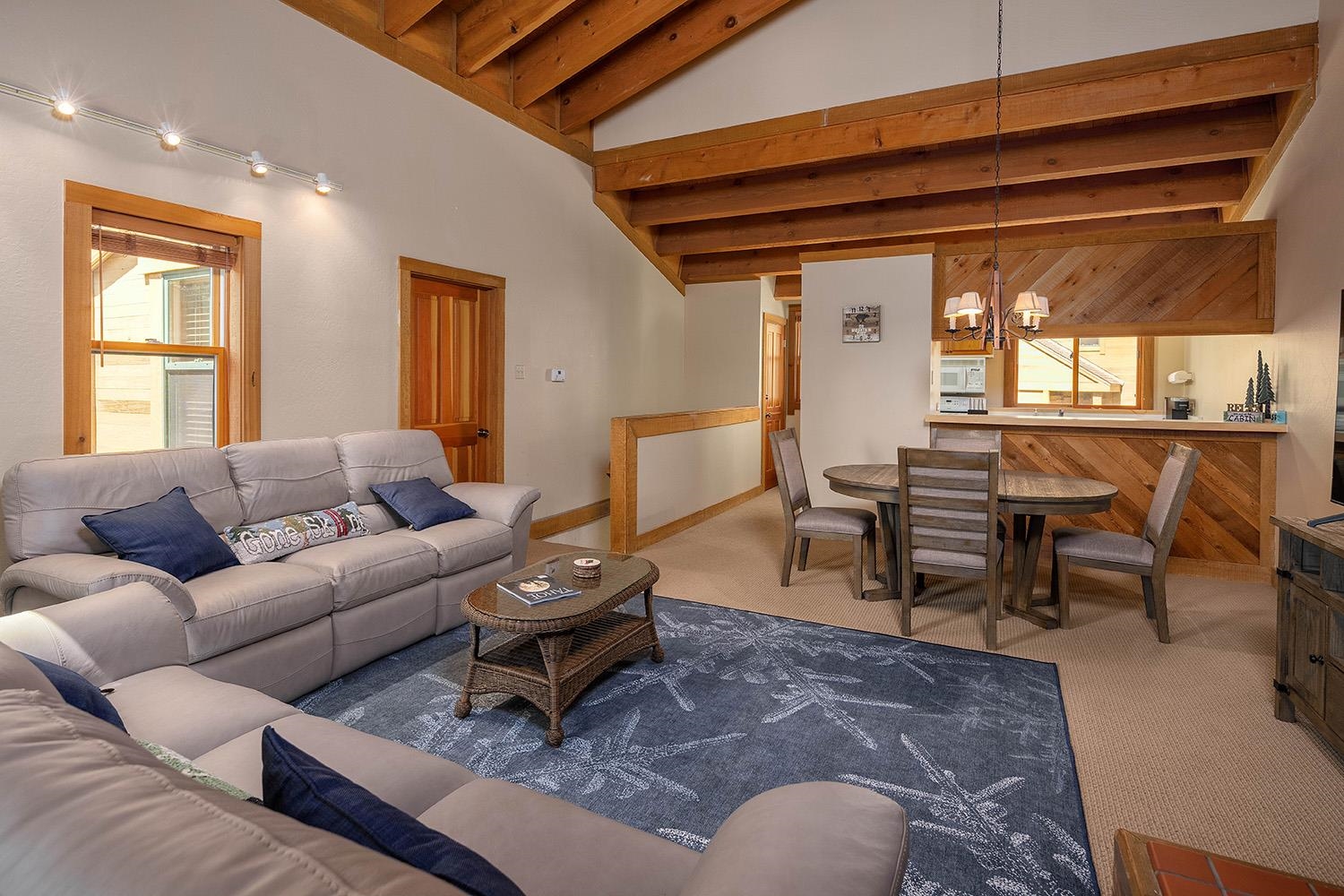 5108 Gold Bend Unit: 5108